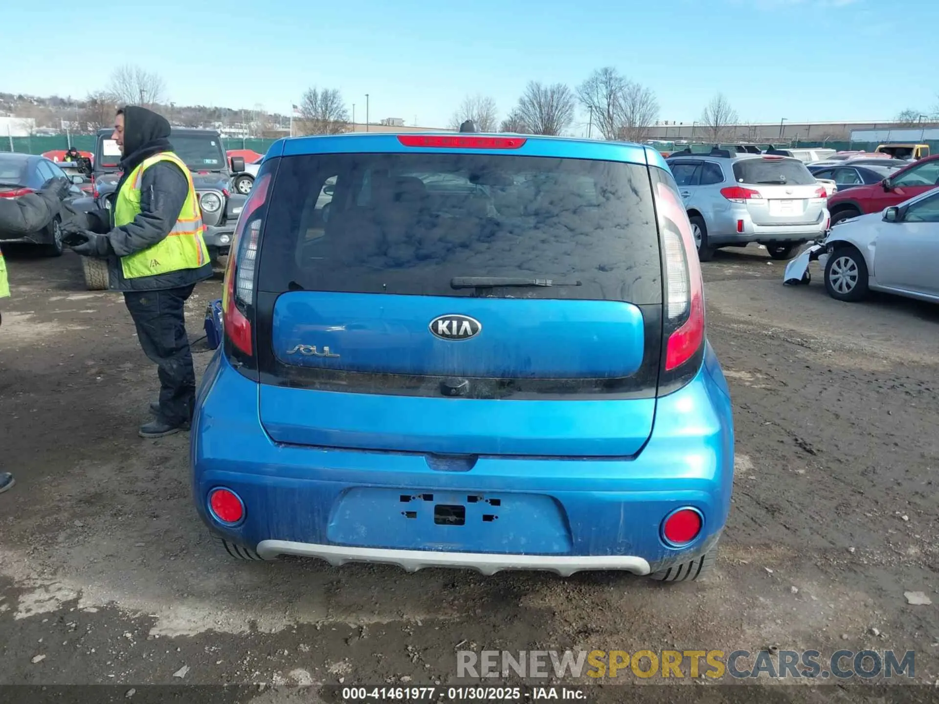 16 fotografías del automóvil dañado KNDJP3A57K7672479 KIA SOUL 2019