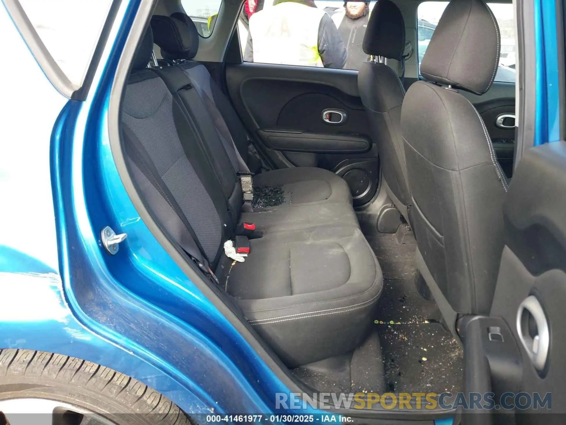 8 fotografías del automóvil dañado KNDJP3A57K7672479 KIA SOUL 2019