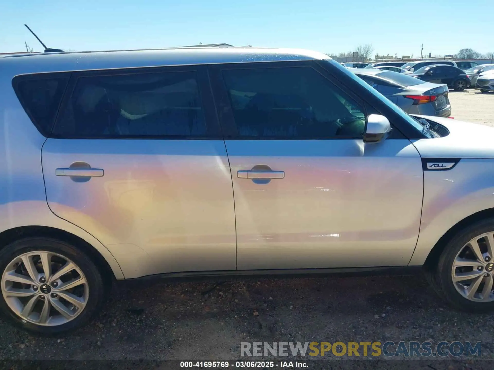 13 fotografías del automóvil dañado KNDJP3A58K7631729 KIA SOUL 2019