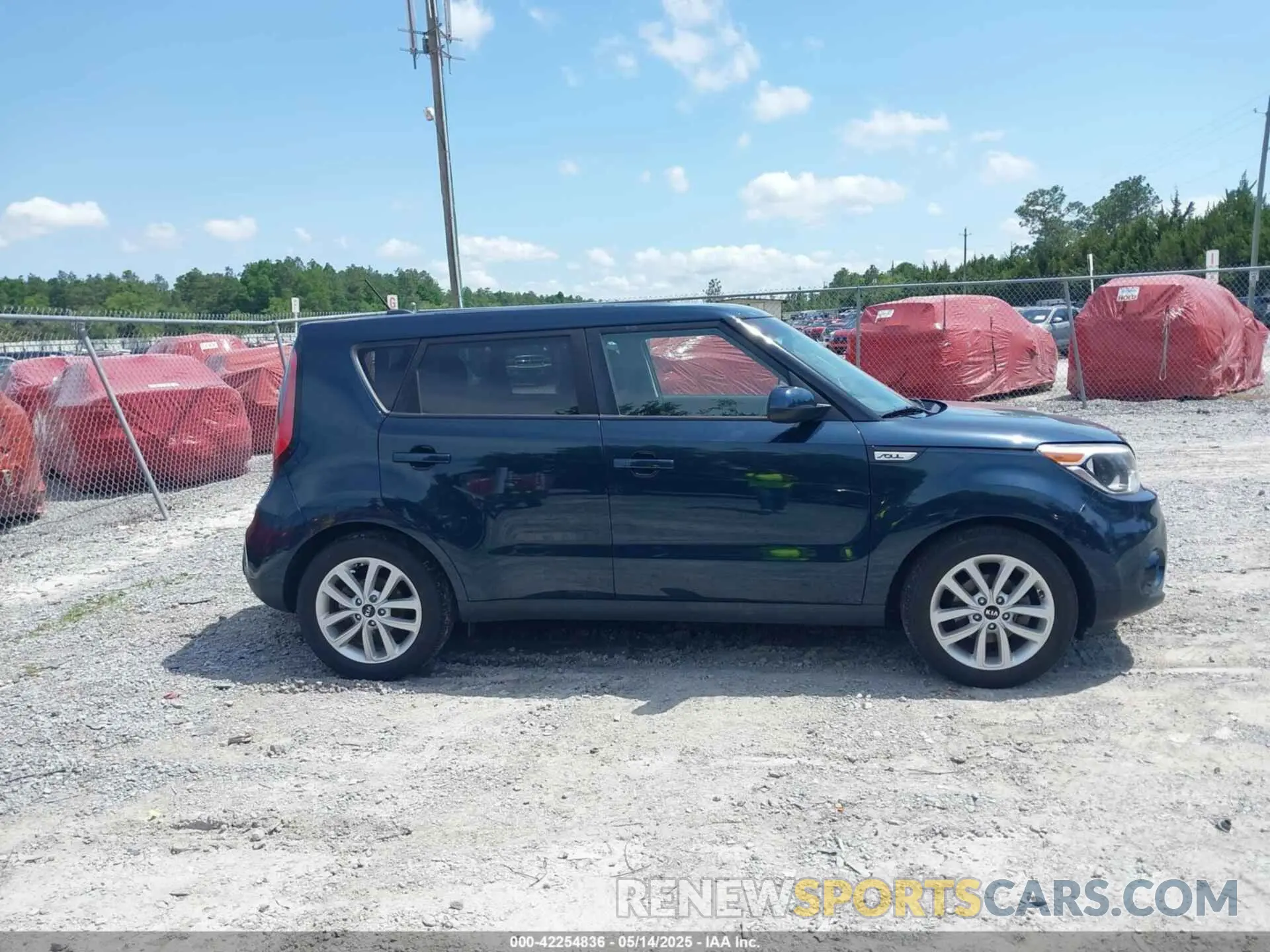 13 fotografías del automóvil dañado KNDJP3A58K7649020 KIA SOUL 2019