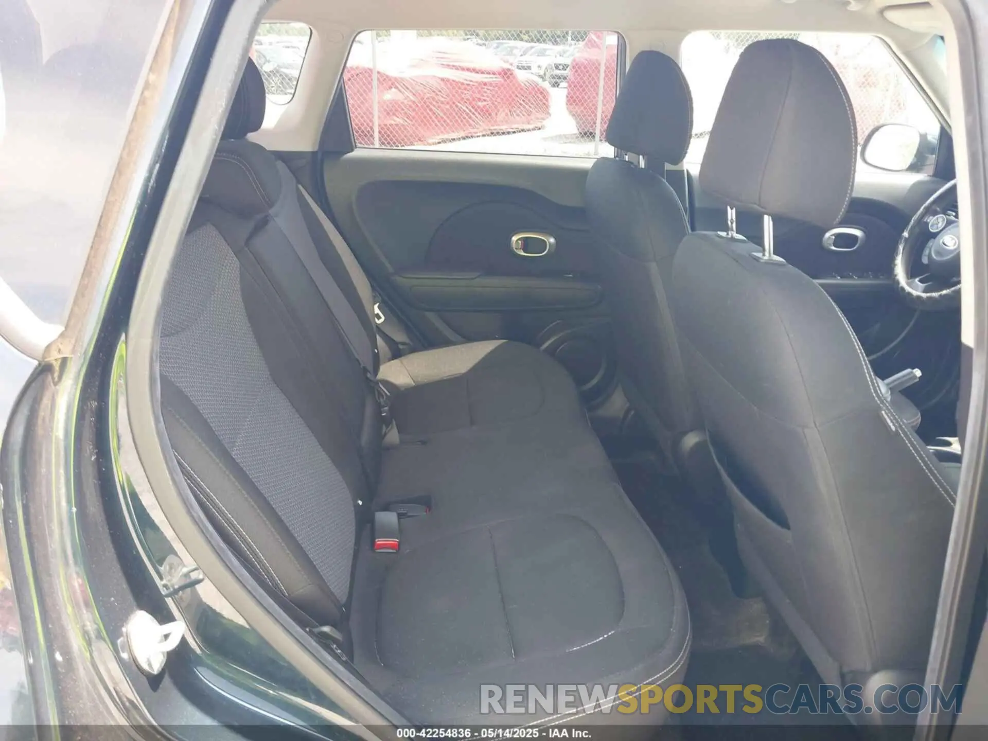 8 fotografías del automóvil dañado KNDJP3A58K7649020 KIA SOUL 2019