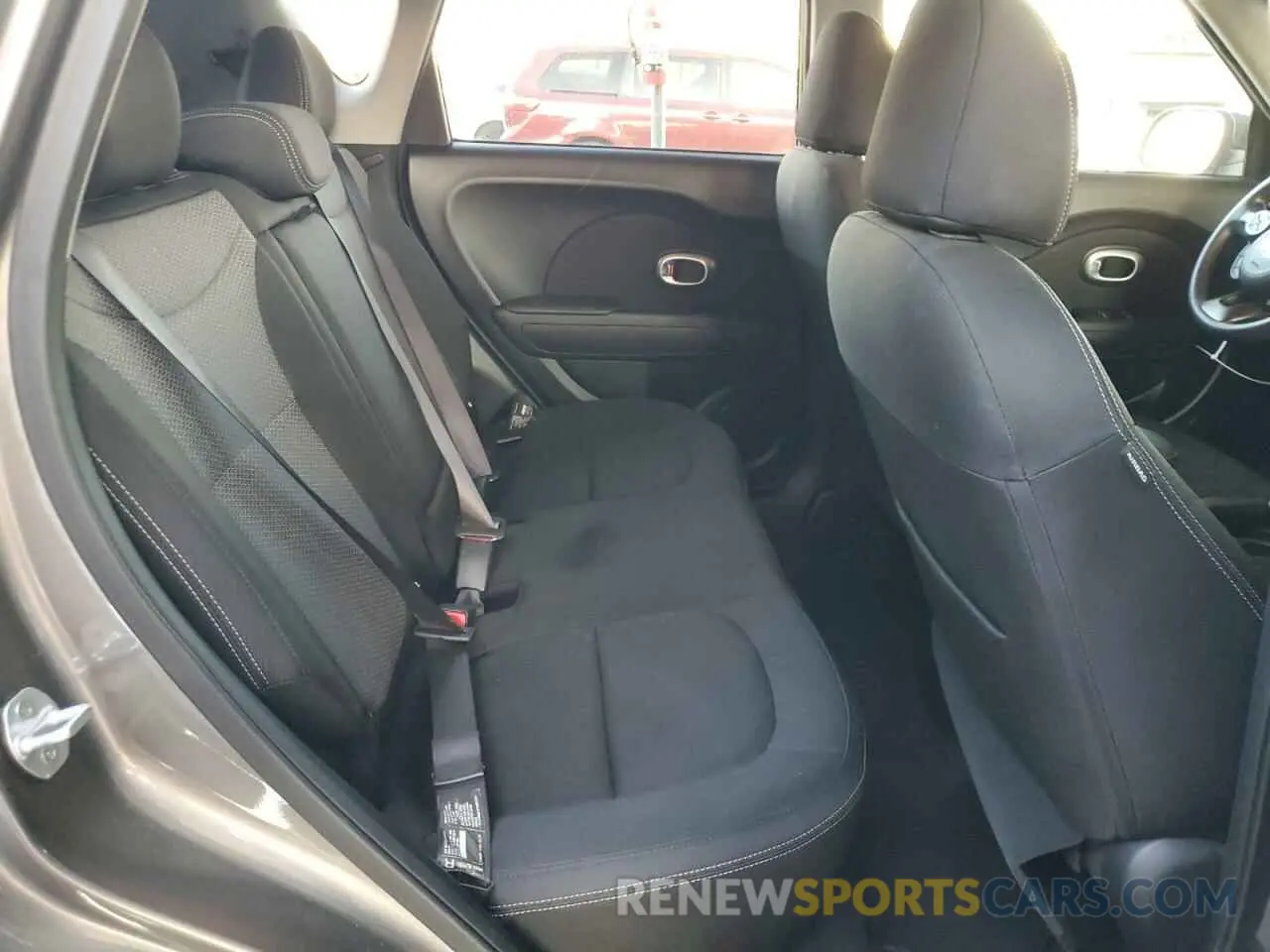 11 fotografías del automóvil dañado KNDJP3A58K7697360 KIA SOUL 2019