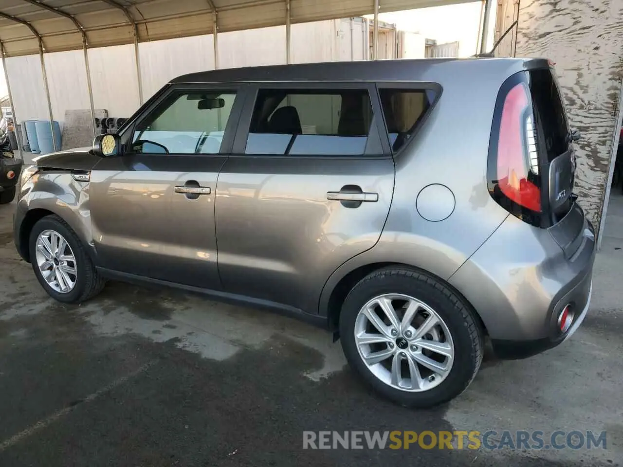 2 fotografías del automóvil dañado KNDJP3A58K7697360 KIA SOUL 2019