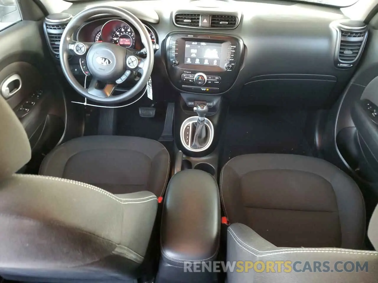 8 fotografías del automóvil dañado KNDJP3A58K7697360 KIA SOUL 2019