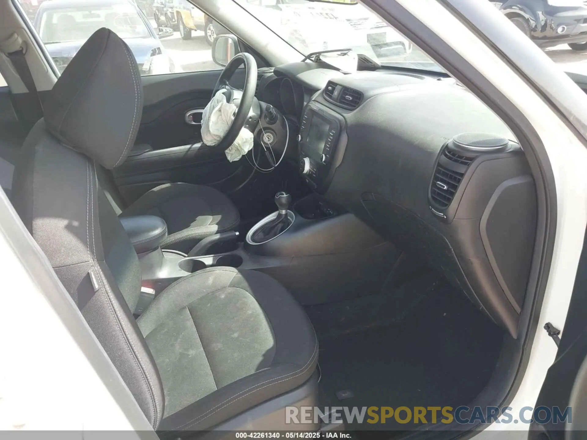 5 fotografías del automóvil dañado KNDJP3A59K7698145 KIA SOUL 2019