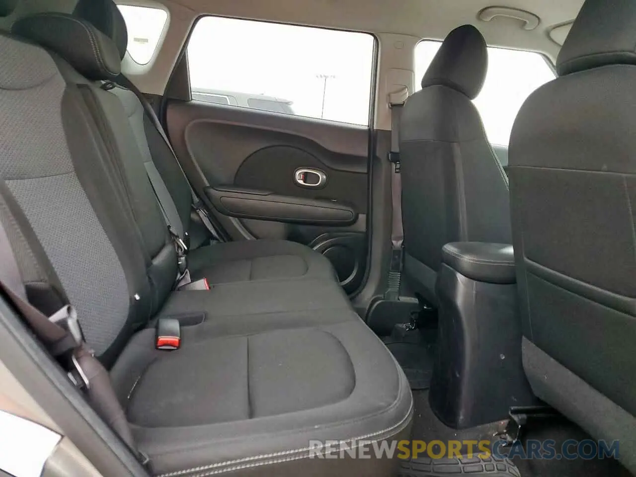 10 fotografías del automóvil dañado KNDJP3A5XK7629576 KIA SOUL 2019
