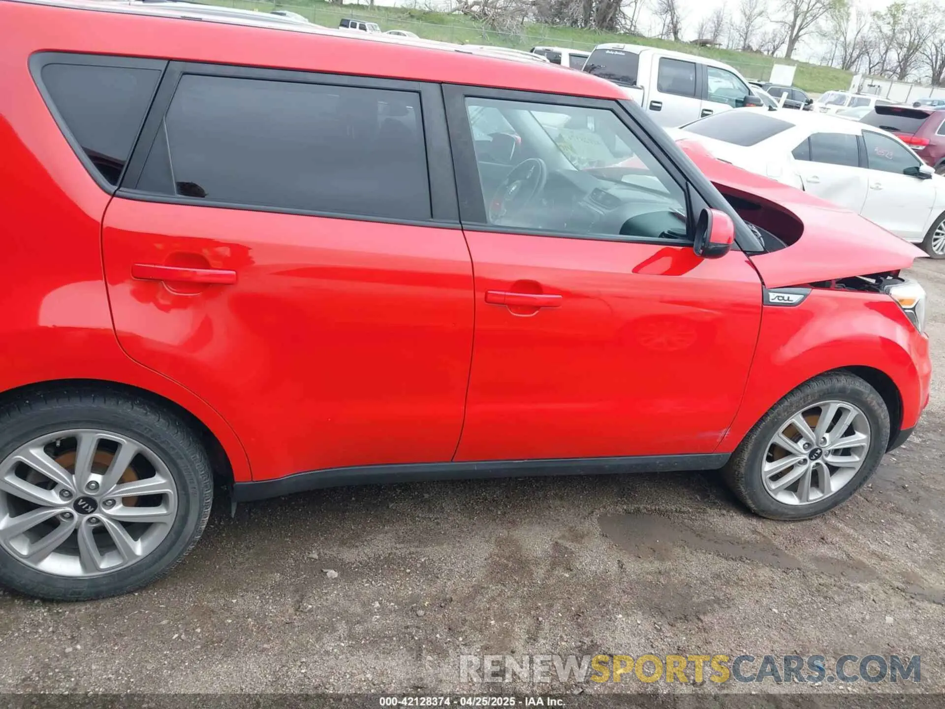 12 fotografías del automóvil dañado KNDJP3A5XK7640660 KIA SOUL 2019