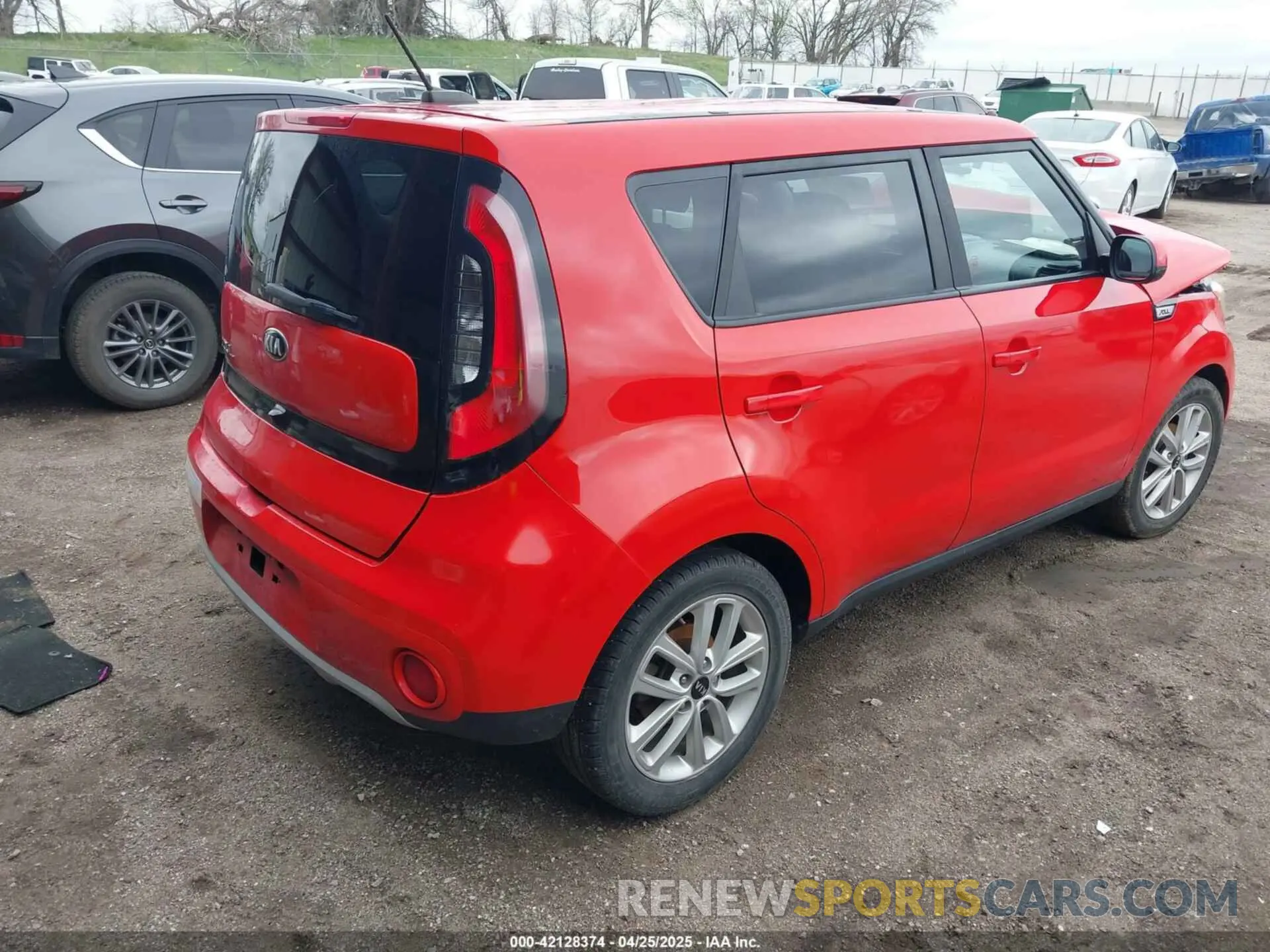 4 fotografías del automóvil dañado KNDJP3A5XK7640660 KIA SOUL 2019