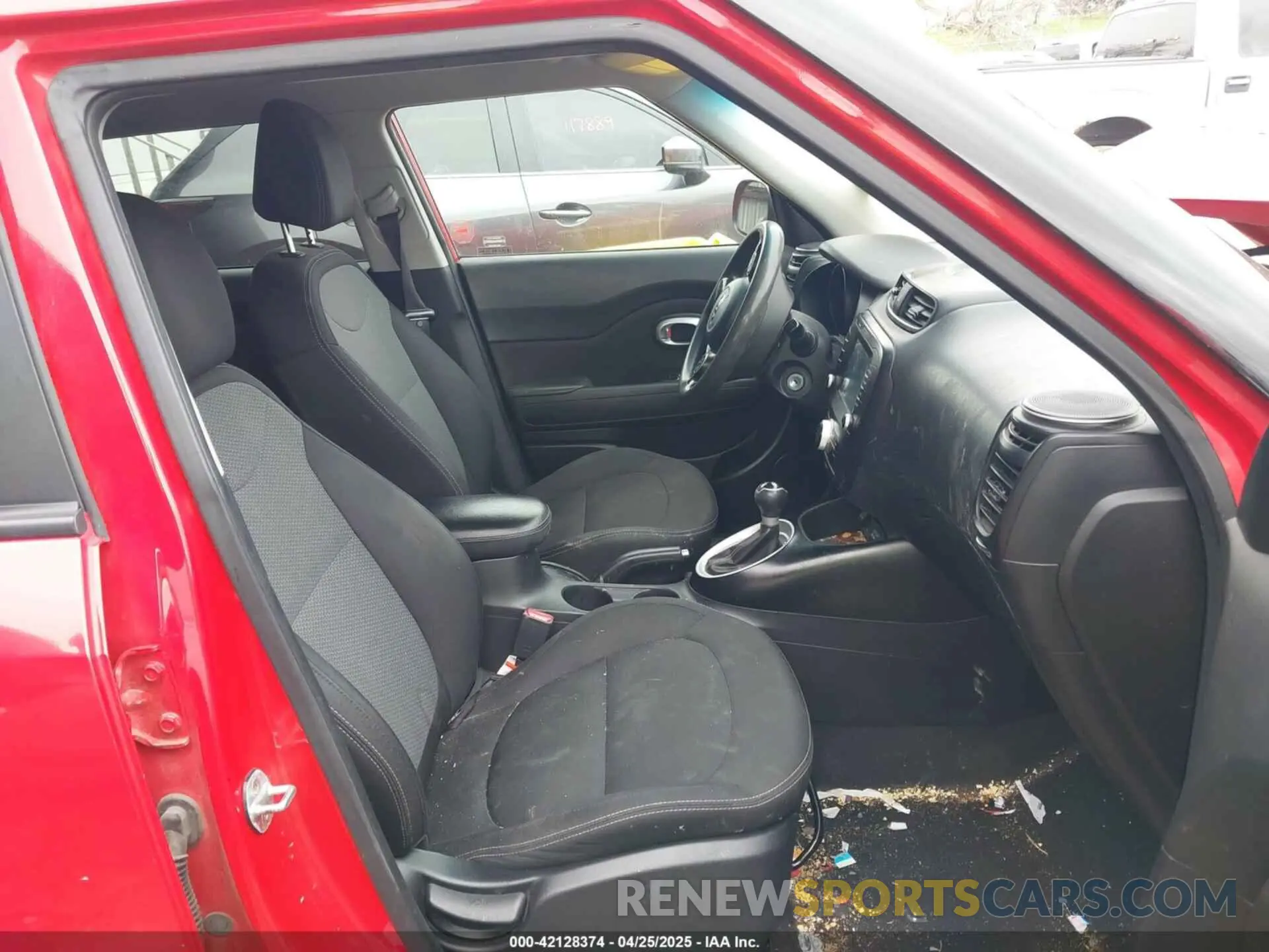 5 fotografías del automóvil dañado KNDJP3A5XK7640660 KIA SOUL 2019
