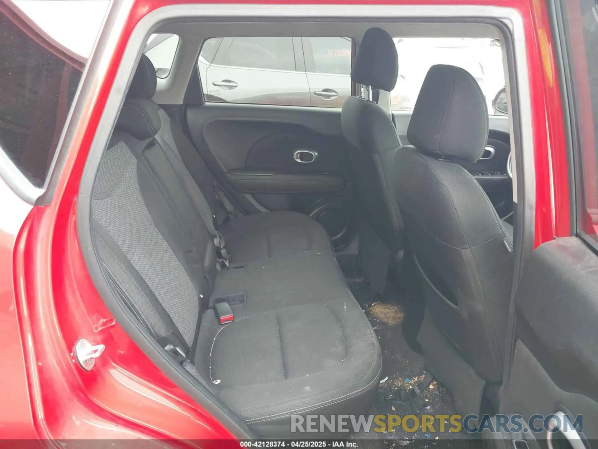 8 fotografías del automóvil dañado KNDJP3A5XK7640660 KIA SOUL 2019