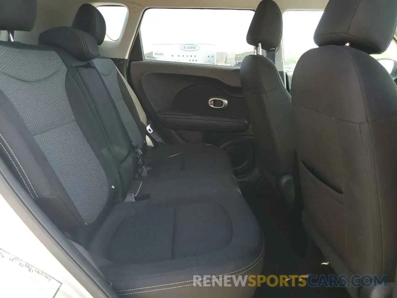 10 fotografías del automóvil dañado KNDJP3A5XK7677319 KIA SOUL 2019