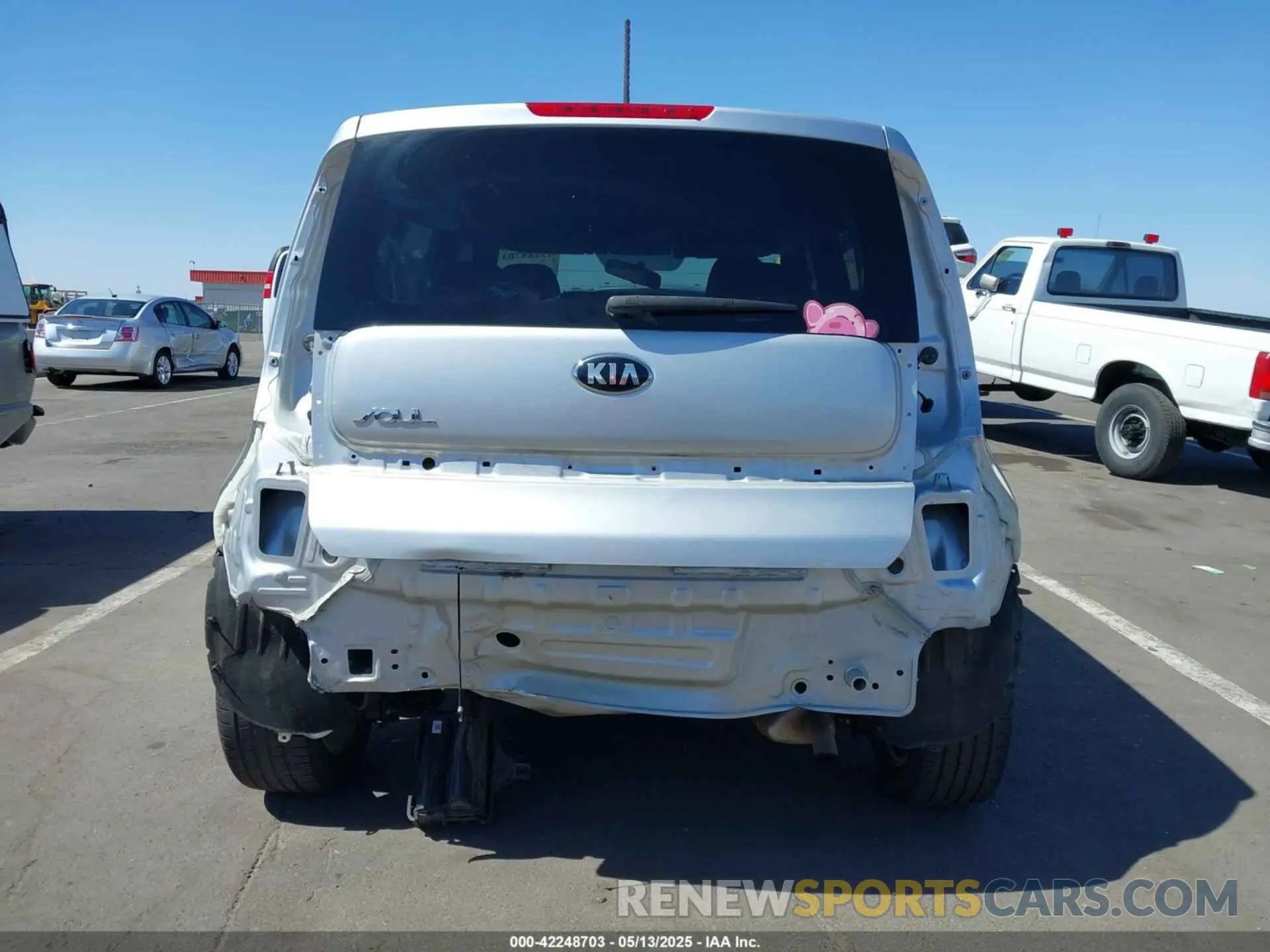 17 fotografías del automóvil dañado KNDJP3A5XK7691270 KIA SOUL 2019