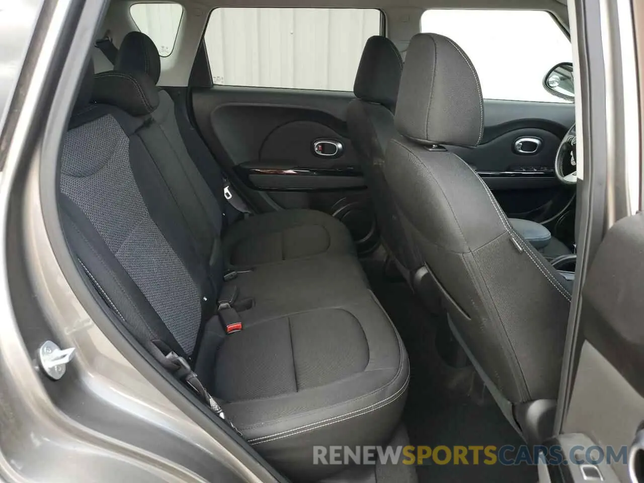 11 fotografías del automóvil dañado KNDJP3A5XK7694251 KIA SOUL 2019