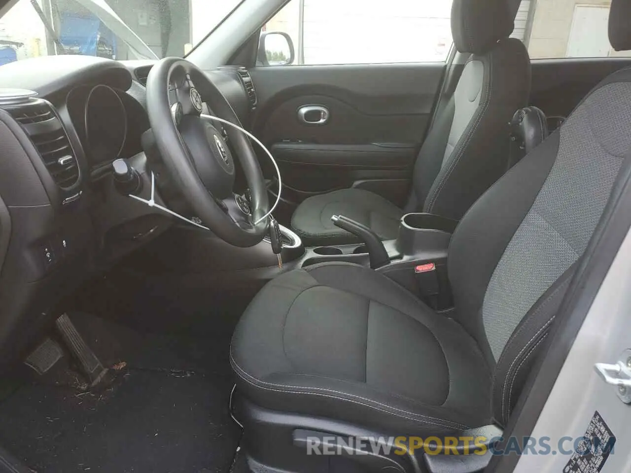 7 fotografías del automóvil dañado KNDJP3A5XK7698039 KIA SOUL 2019