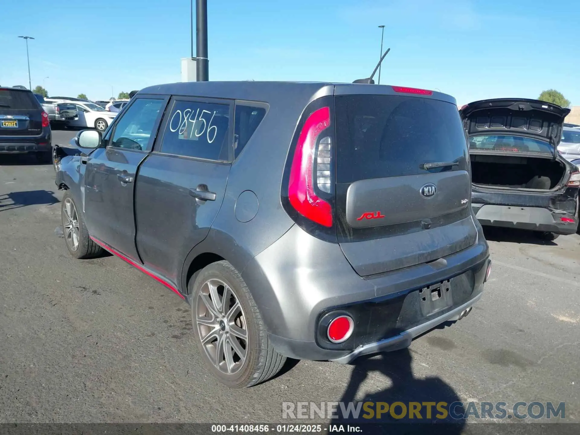 14 fotografías del automóvil dañado KNDJX3AA0K7643189 KIA SOUL 2019