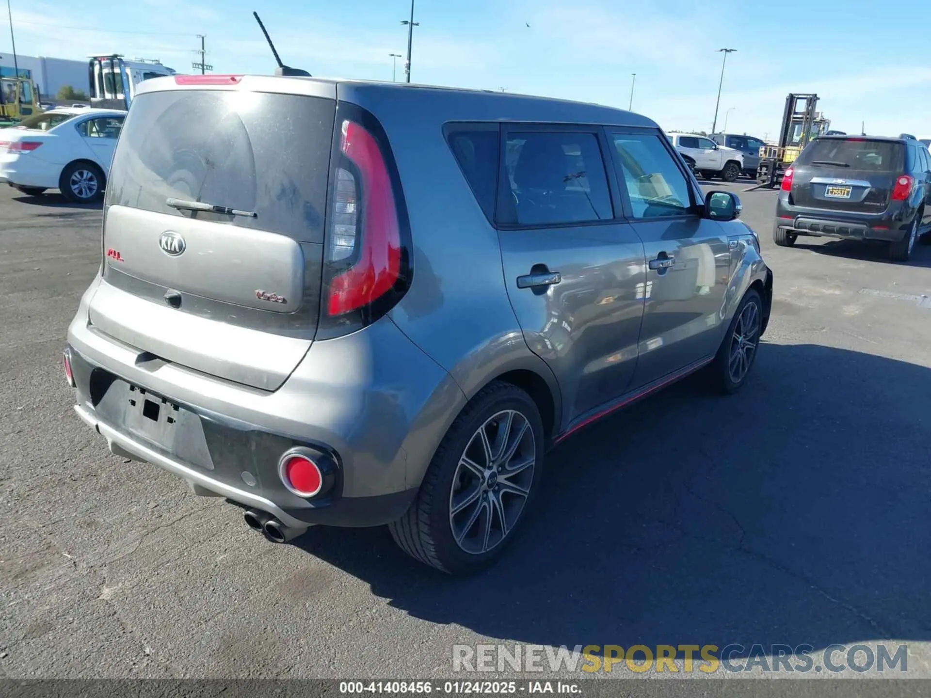 4 fotografías del automóvil dañado KNDJX3AA0K7643189 KIA SOUL 2019