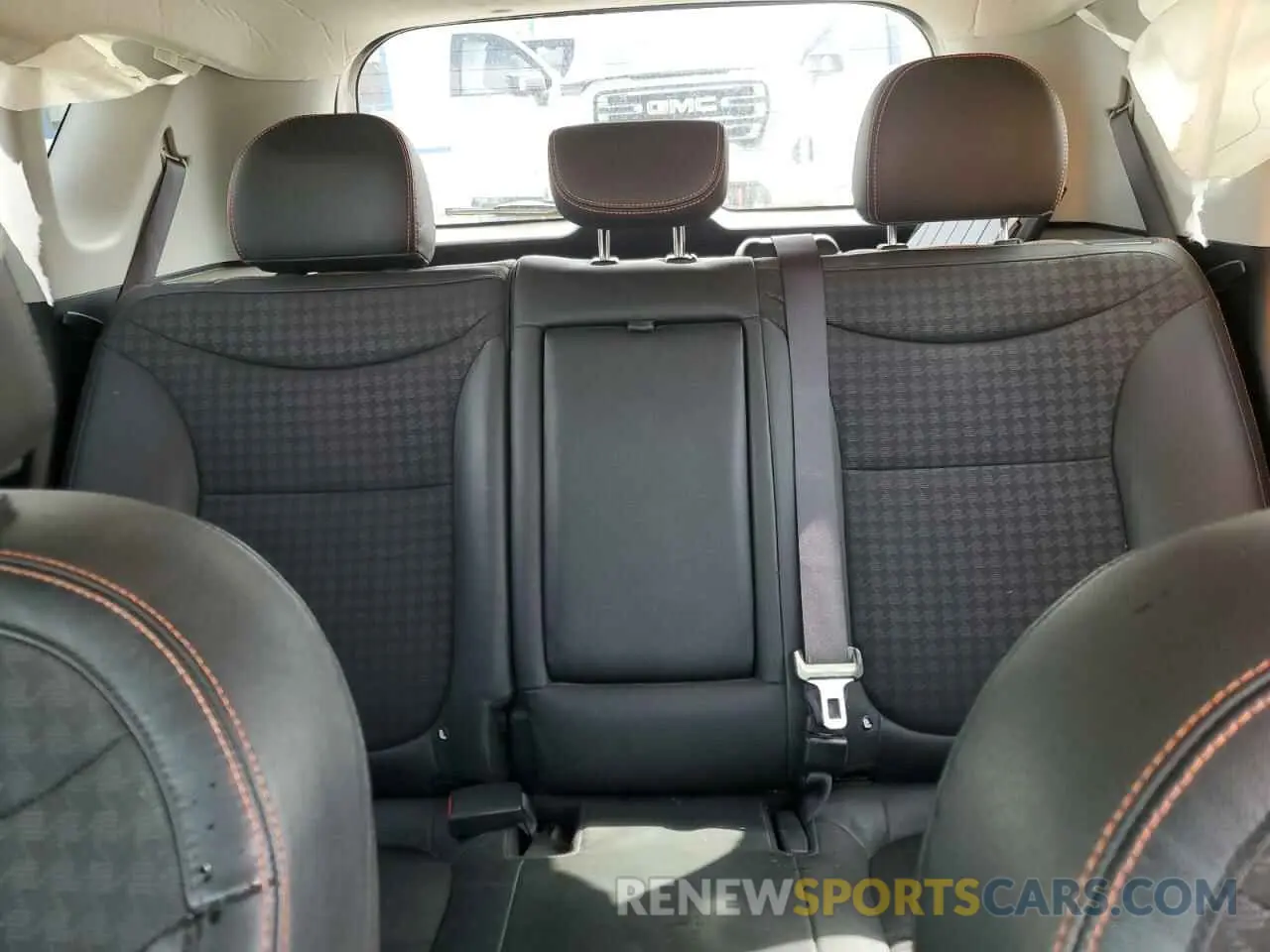 10 fotografías del automóvil dañado KNDJX3AAXK7647475 KIA SOUL 2019