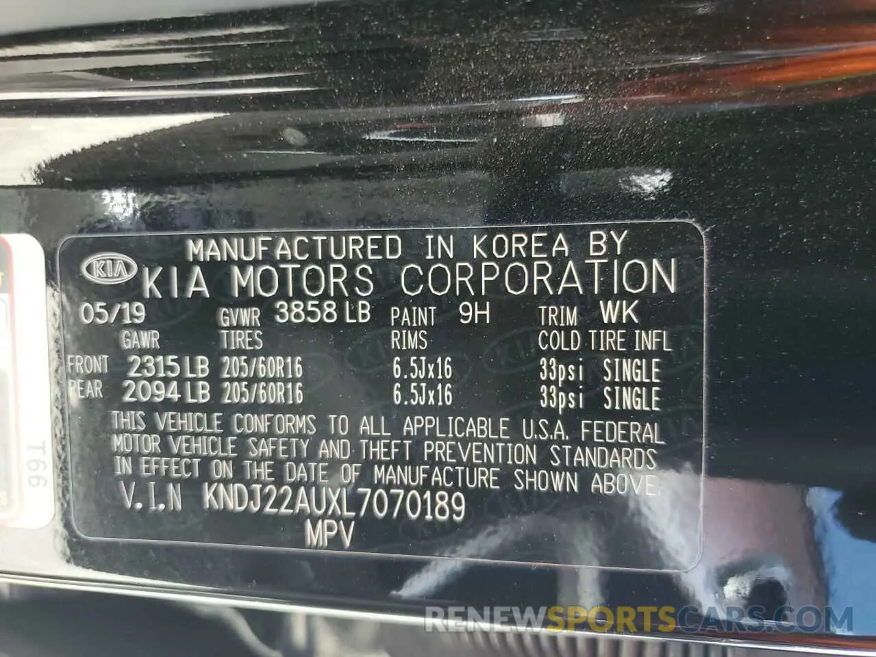 13 fotografías del automóvil dañado KNDJ22AUXL7070189 KIA SOUL 2020