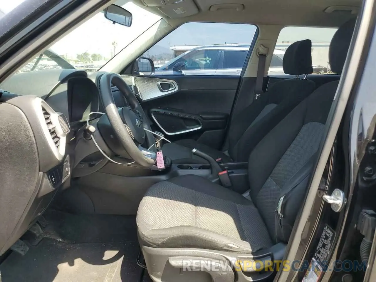 7 fotografías del automóvil dañado KNDJ22AUXL7070189 KIA SOUL 2020
