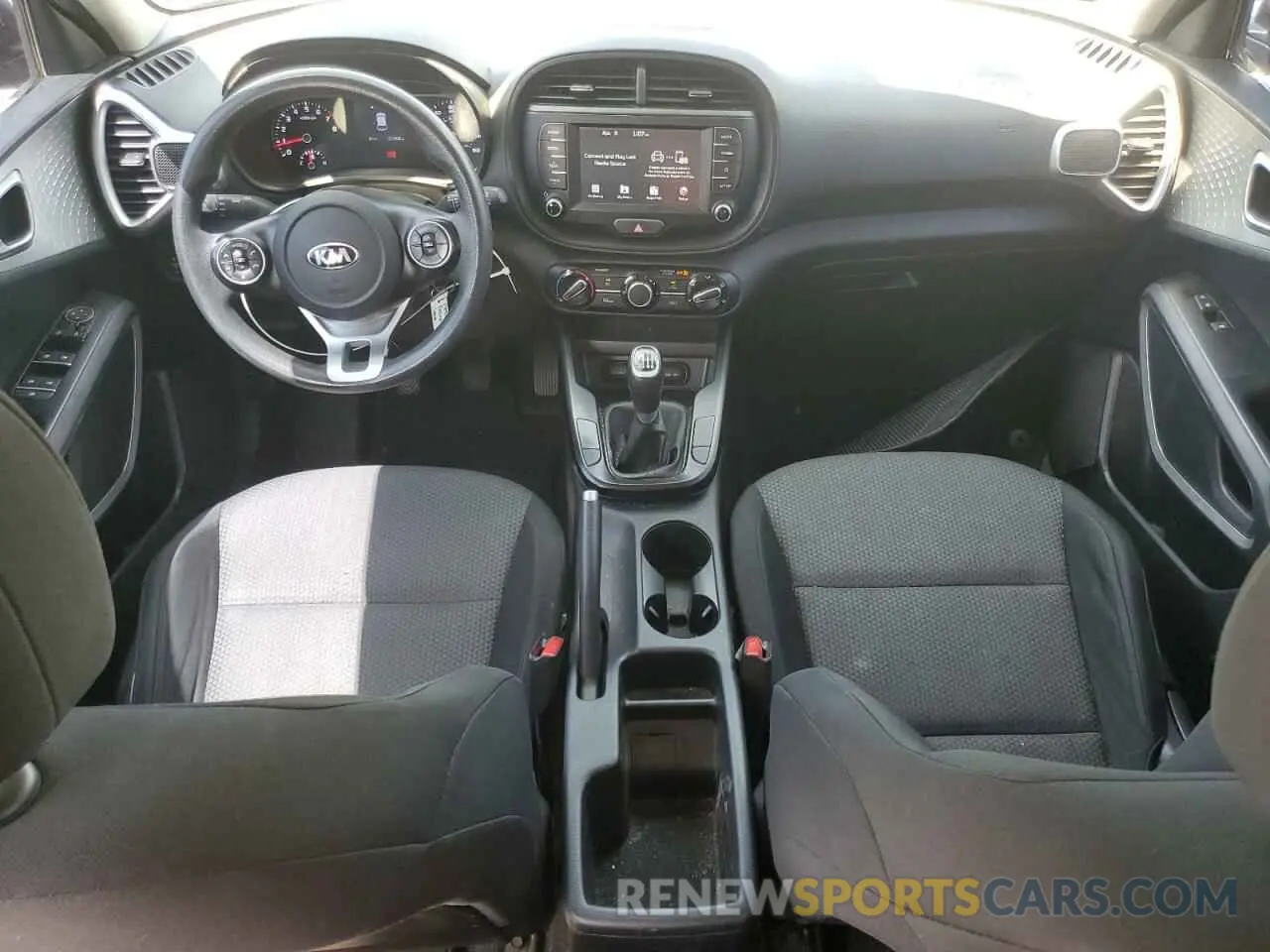 8 fotografías del automóvil dañado KNDJ22AUXL7070189 KIA SOUL 2020