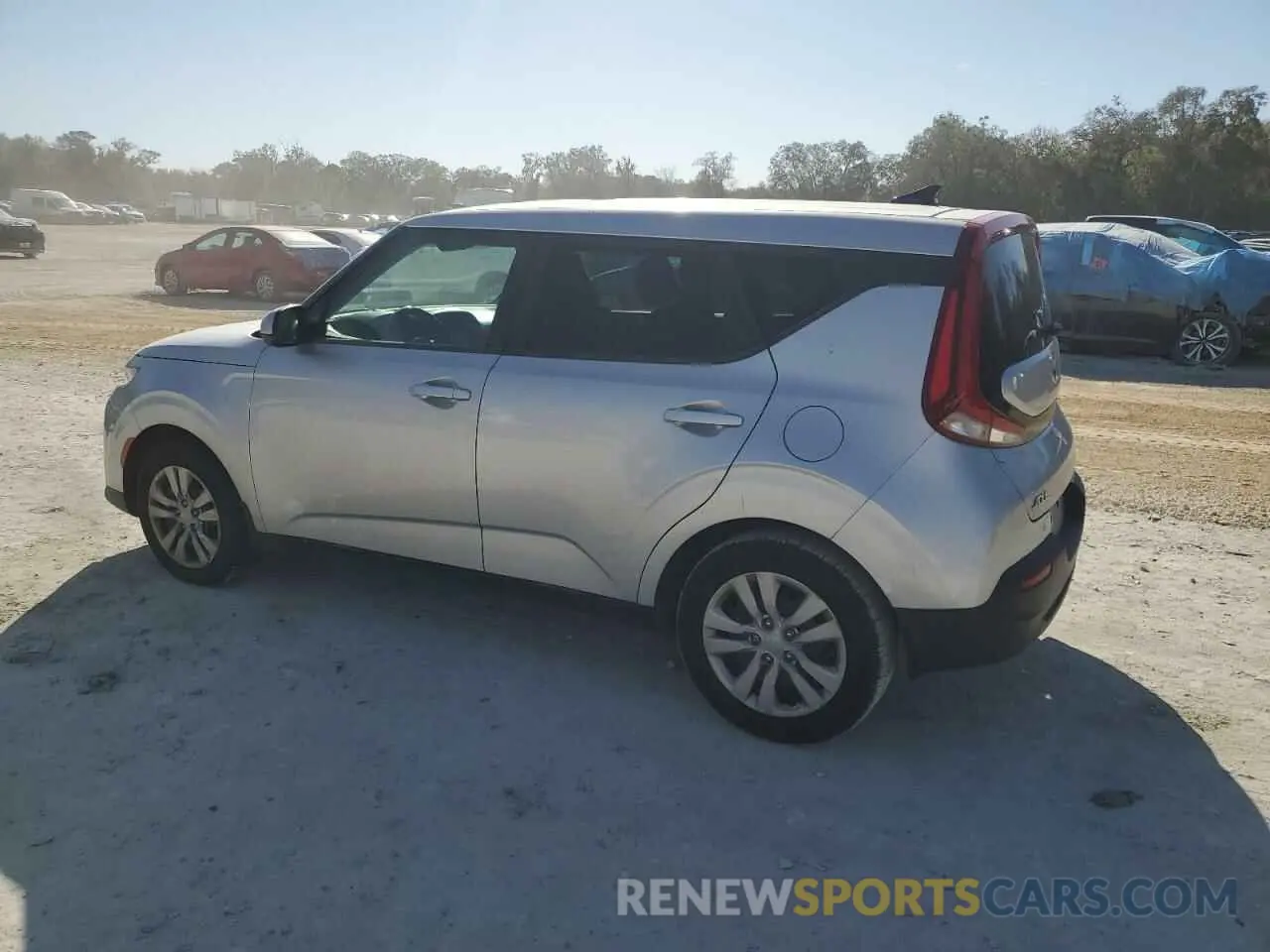 2 fotografías del automóvil dañado KNDJ23AU0L7070031 KIA SOUL 2020
