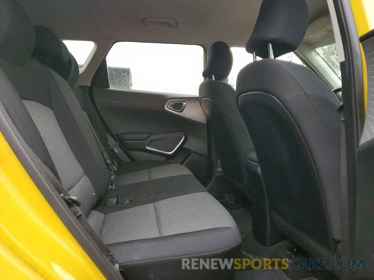 10 fotografías del automóvil dañado KNDJ23AU0L7092613 KIA SOUL 2020