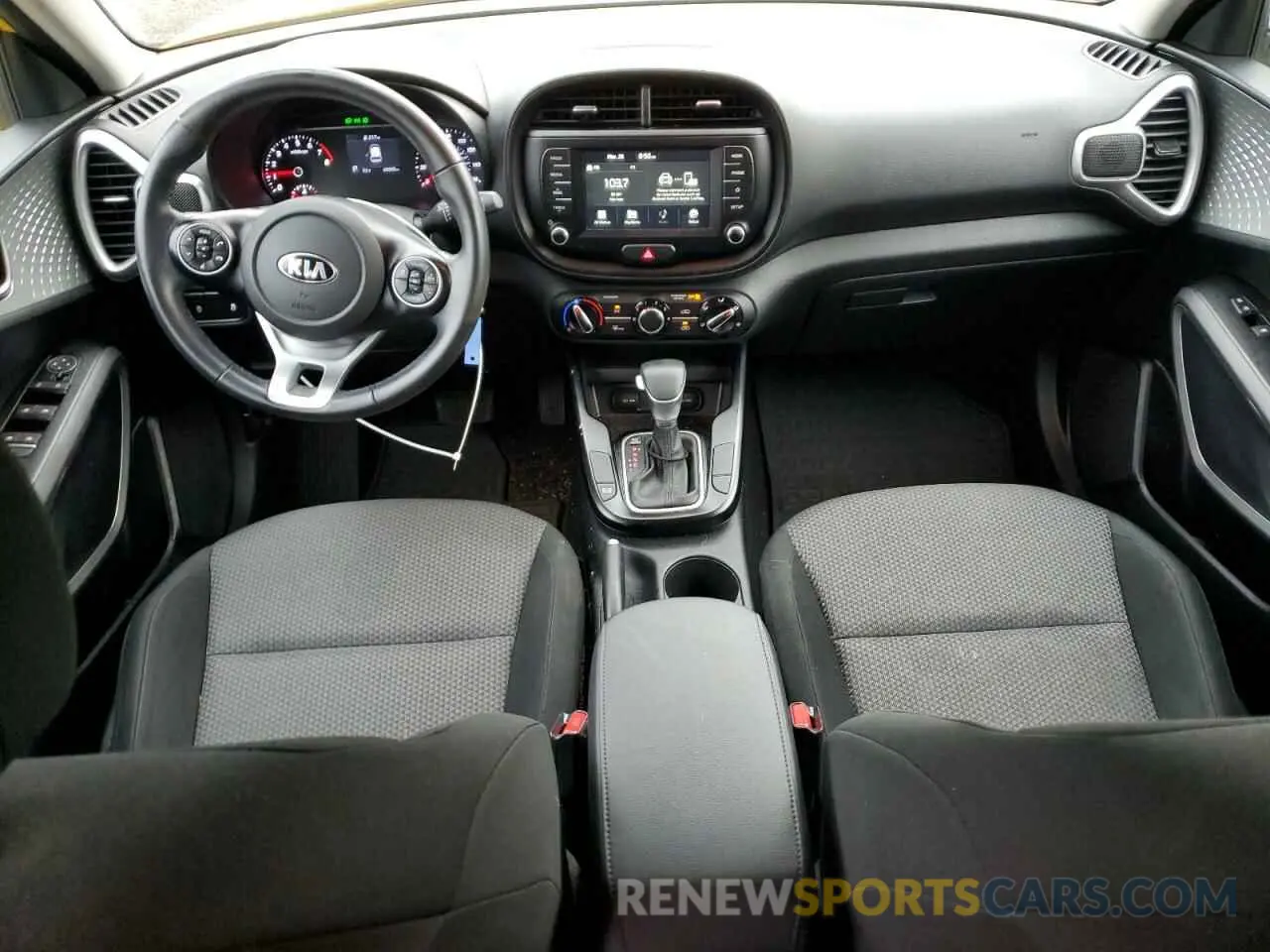 8 fotografías del automóvil dañado KNDJ23AU0L7092613 KIA SOUL 2020