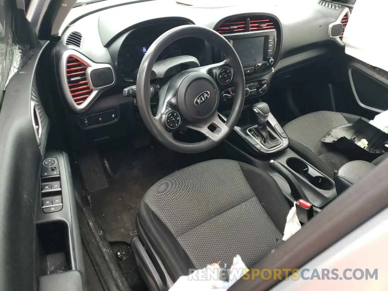 8 fotografías del automóvil dañado KNDJ23AU0L7097259 KIA SOUL 2020