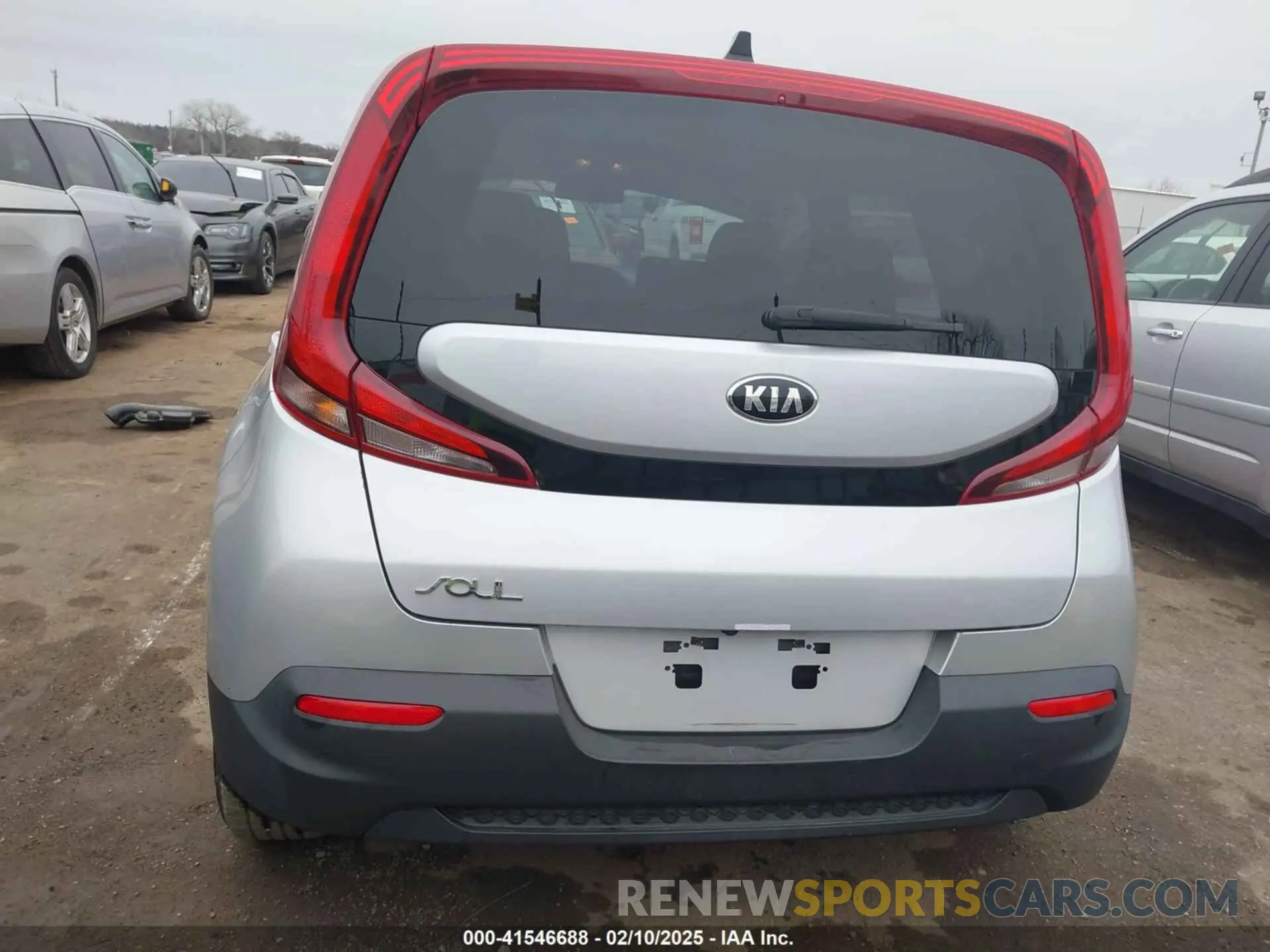 16 fotografías del automóvil dañado KNDJ23AU0L7109359 KIA SOUL 2020