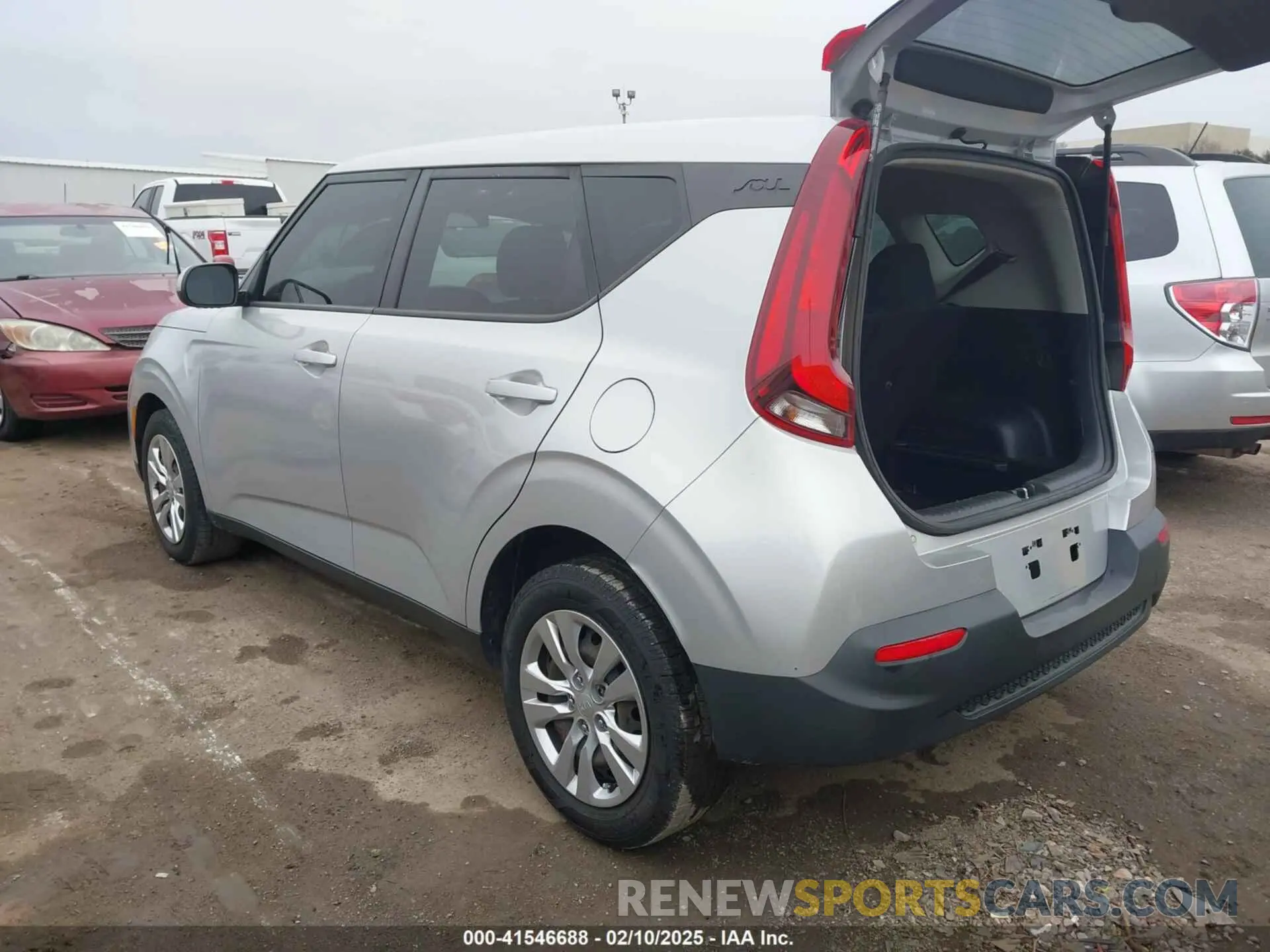 3 fotografías del automóvil dañado KNDJ23AU0L7109359 KIA SOUL 2020