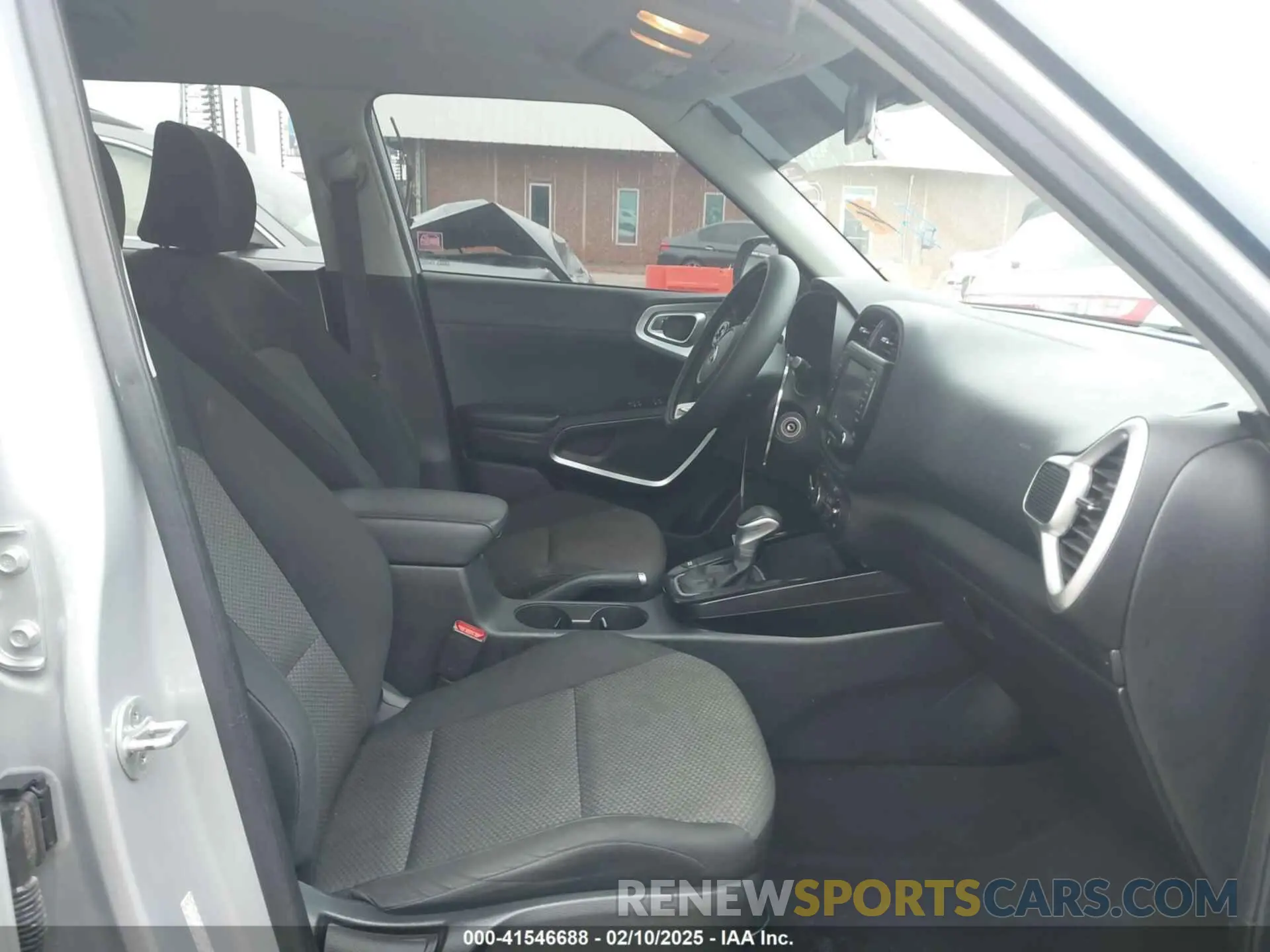 5 fotografías del automóvil dañado KNDJ23AU0L7109359 KIA SOUL 2020