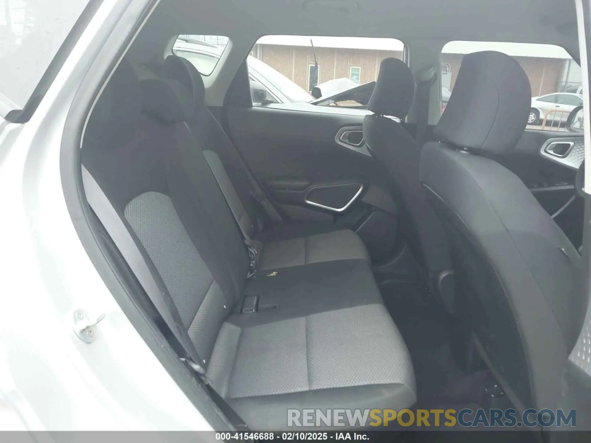 8 fotografías del automóvil dañado KNDJ23AU0L7109359 KIA SOUL 2020