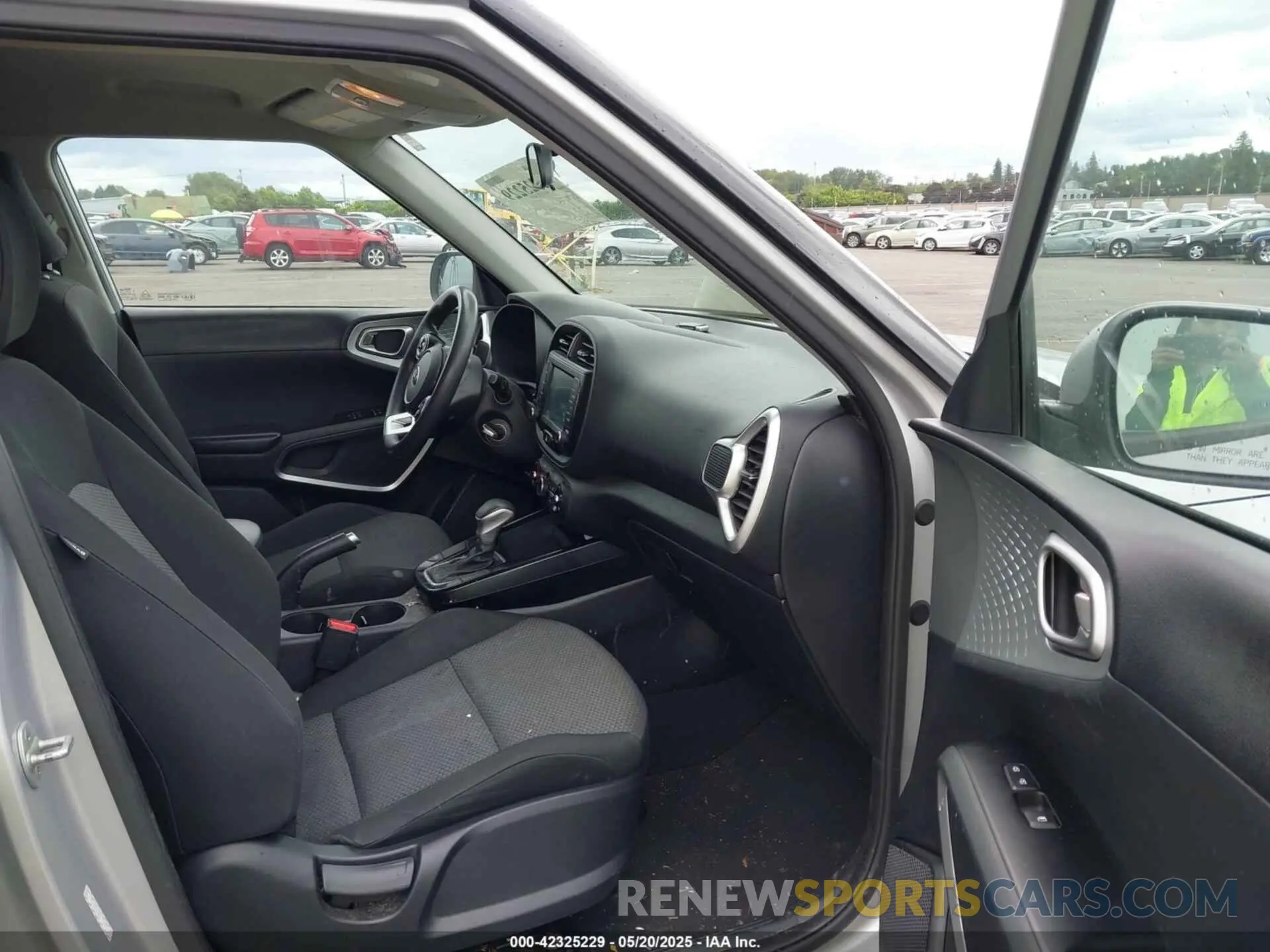 5 fotografías del automóvil dañado KNDJ23AU0L7110916 KIA SOUL 2020