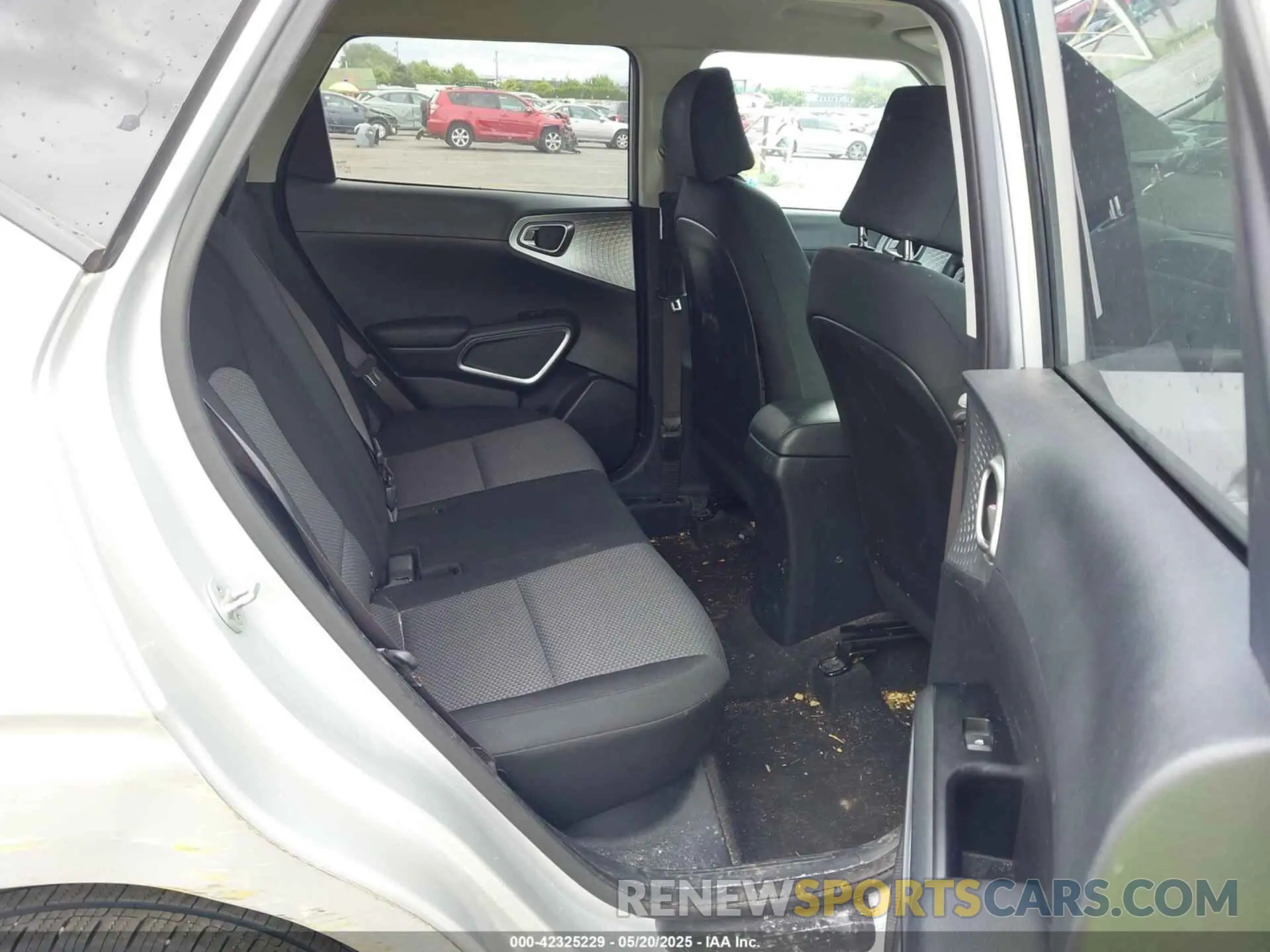 8 fotografías del automóvil dañado KNDJ23AU0L7110916 KIA SOUL 2020