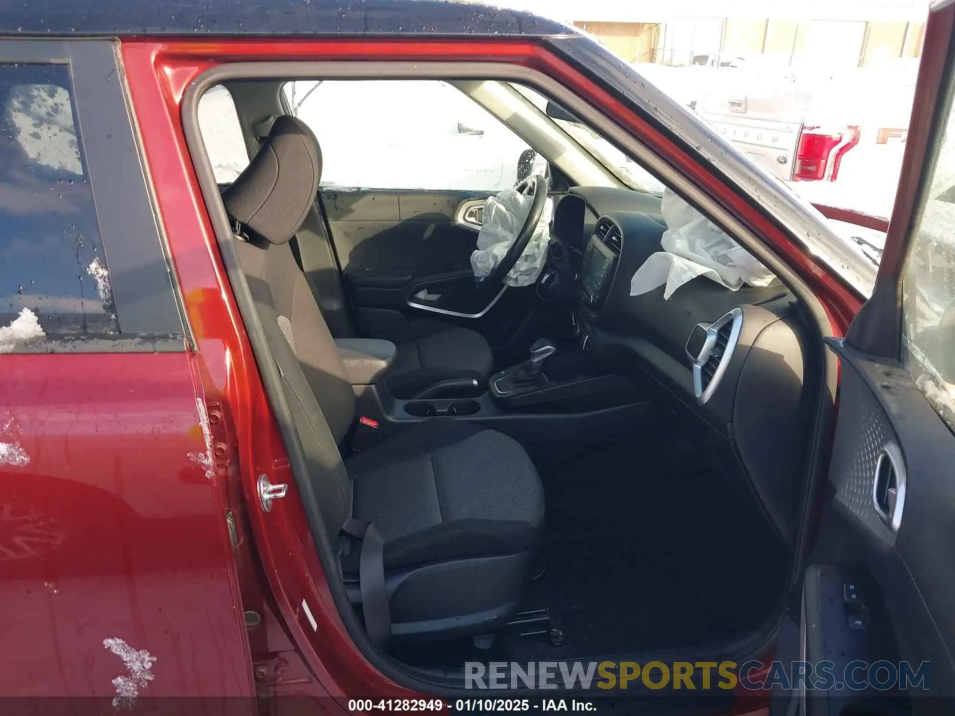 5 fotografías del automóvil dañado KNDJ23AU0L7121625 KIA SOUL 2020