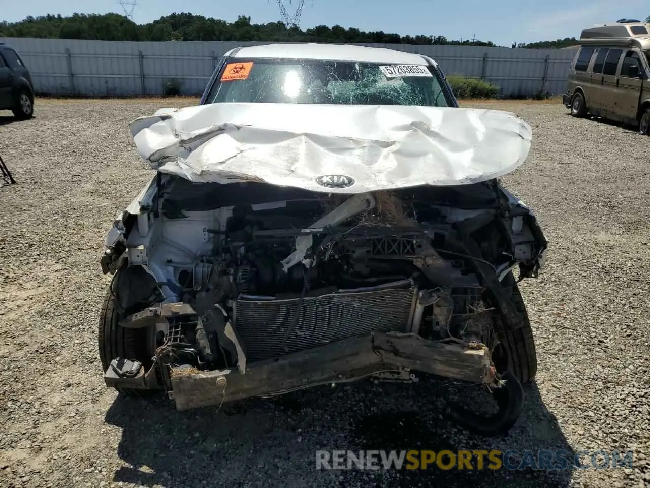 5 fotografías del automóvil dañado KNDJ23AU0L7702039 KIA SOUL 2020