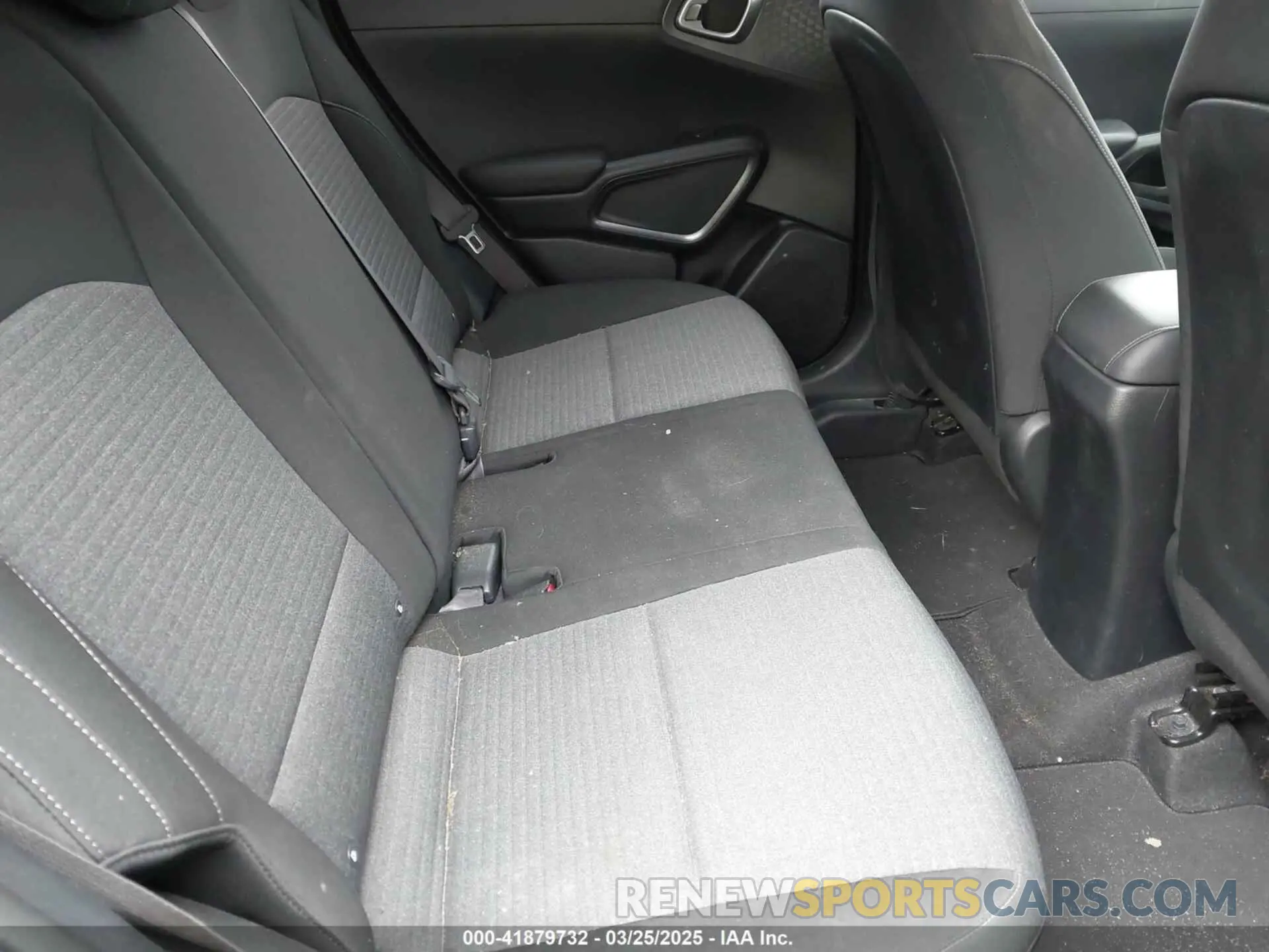 8 fotografías del automóvil dañado KNDJ23AU0L7719665 KIA SOUL 2020