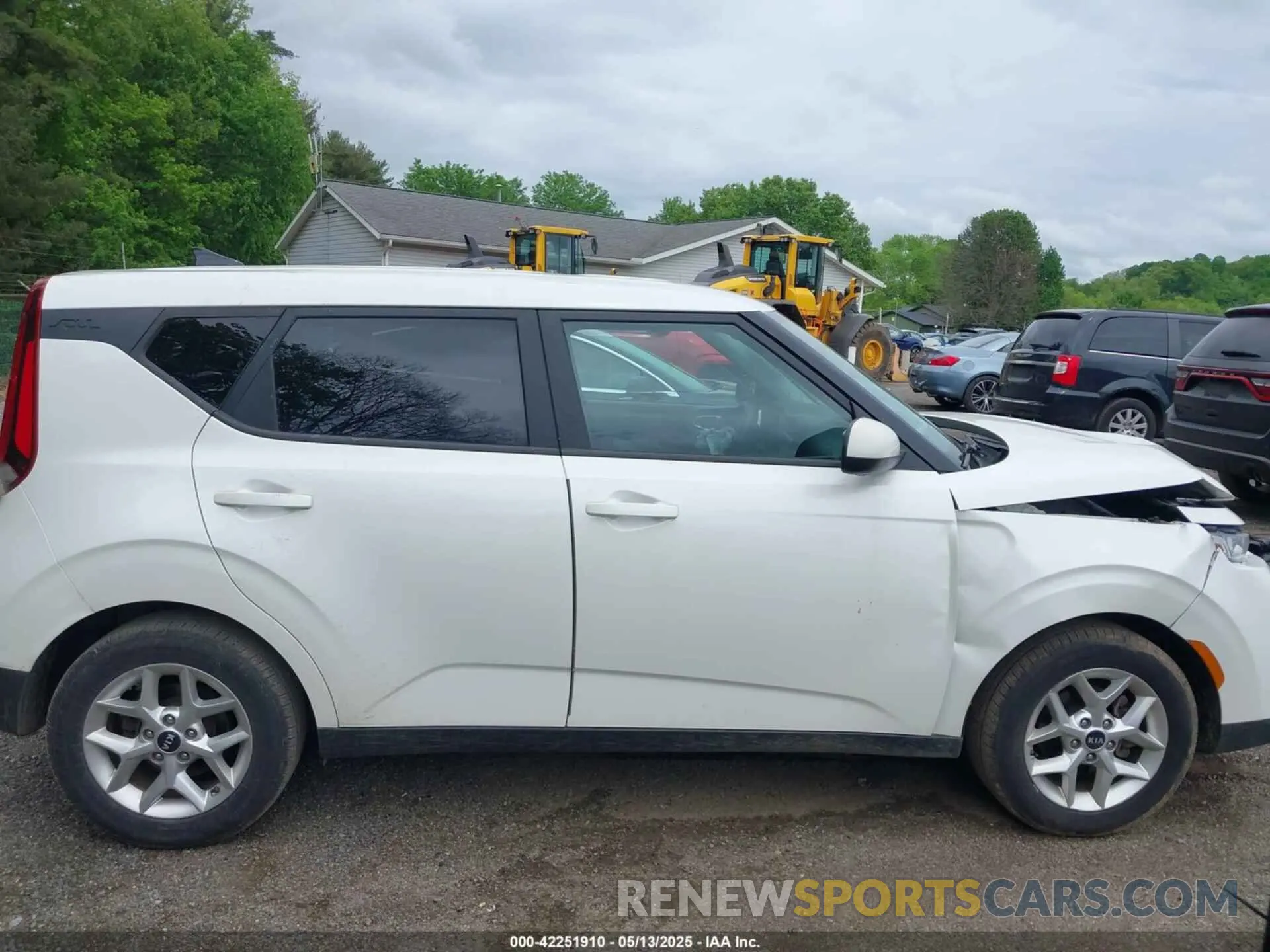 13 fotografías del automóvil dañado KNDJ23AU0L7722100 KIA SOUL 2020