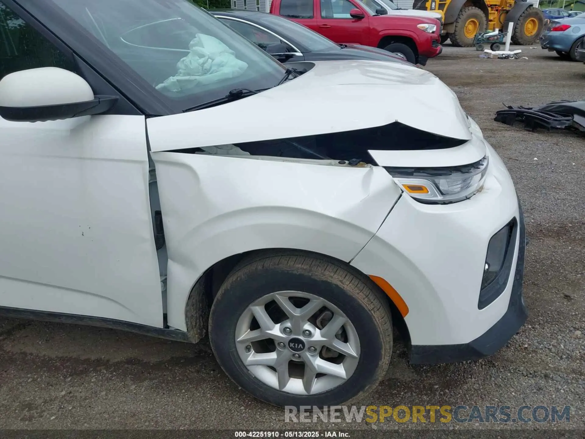 17 fotografías del automóvil dañado KNDJ23AU0L7722100 KIA SOUL 2020
