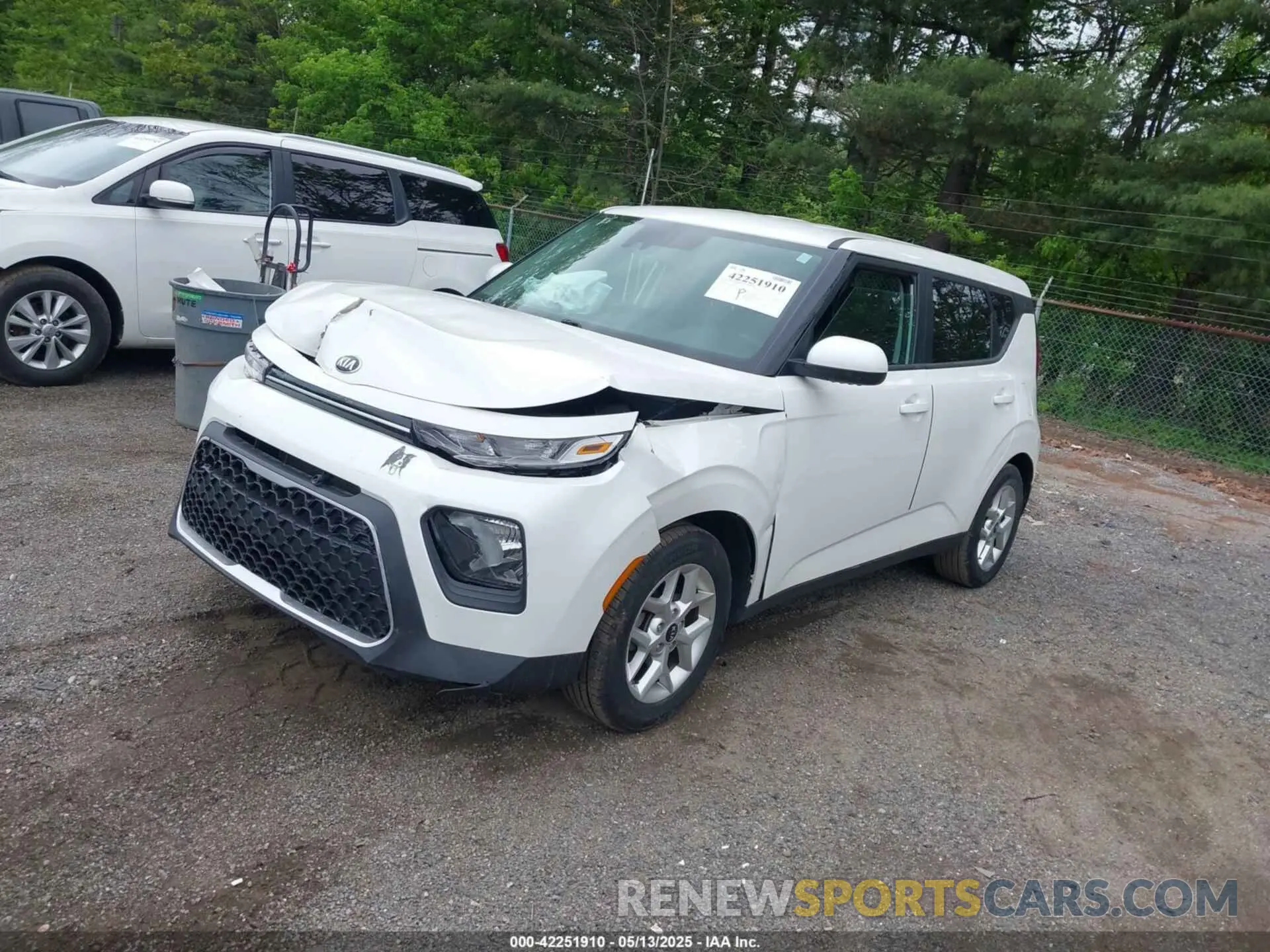 2 fotografías del automóvil dañado KNDJ23AU0L7722100 KIA SOUL 2020