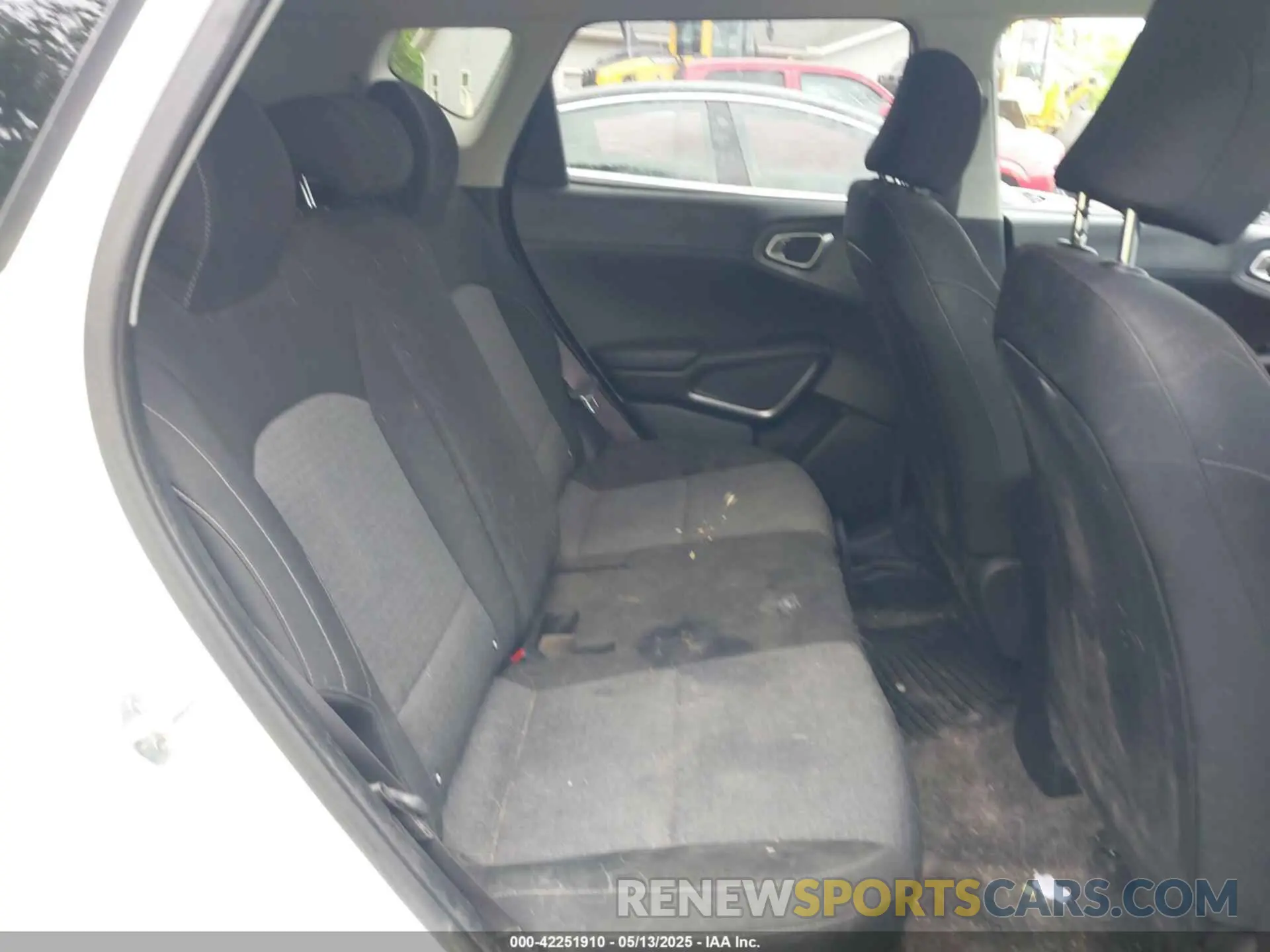 8 fotografías del automóvil dañado KNDJ23AU0L7722100 KIA SOUL 2020