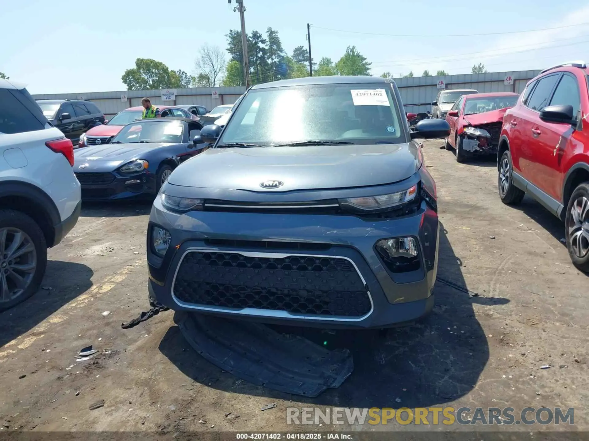 11 fotografías del automóvil dañado KNDJ23AU1L7019301 KIA SOUL 2020