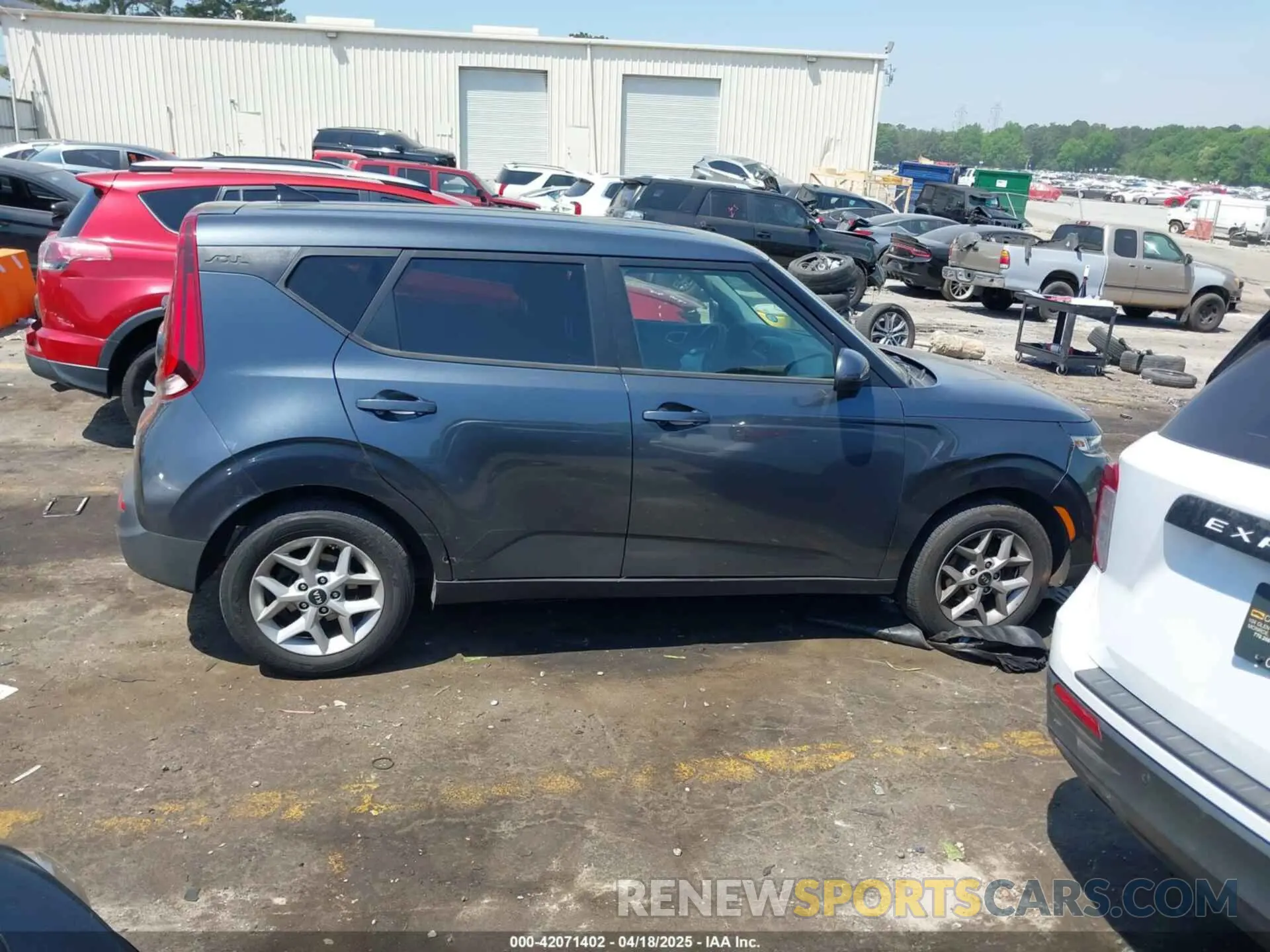 12 fotografías del automóvil dañado KNDJ23AU1L7019301 KIA SOUL 2020