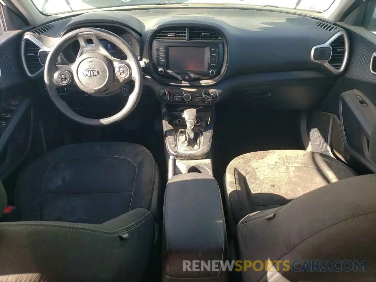 8 fotografías del automóvil dañado KNDJ23AU1L7026054 KIA SOUL 2020