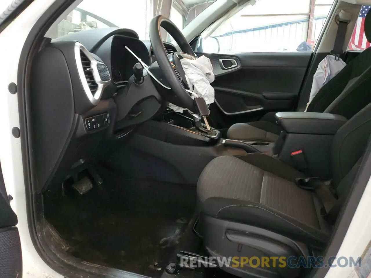 7 fotografías del automóvil dañado KNDJ23AU1L7067185 KIA SOUL 2020