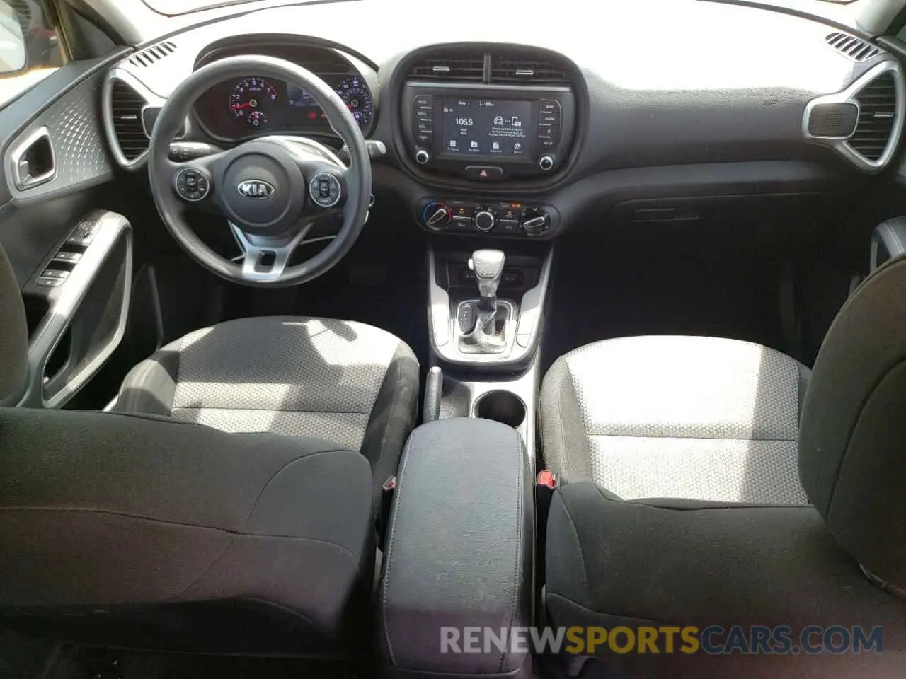 8 fotografías del automóvil dañado KNDJ23AU1L7094824 KIA SOUL 2020