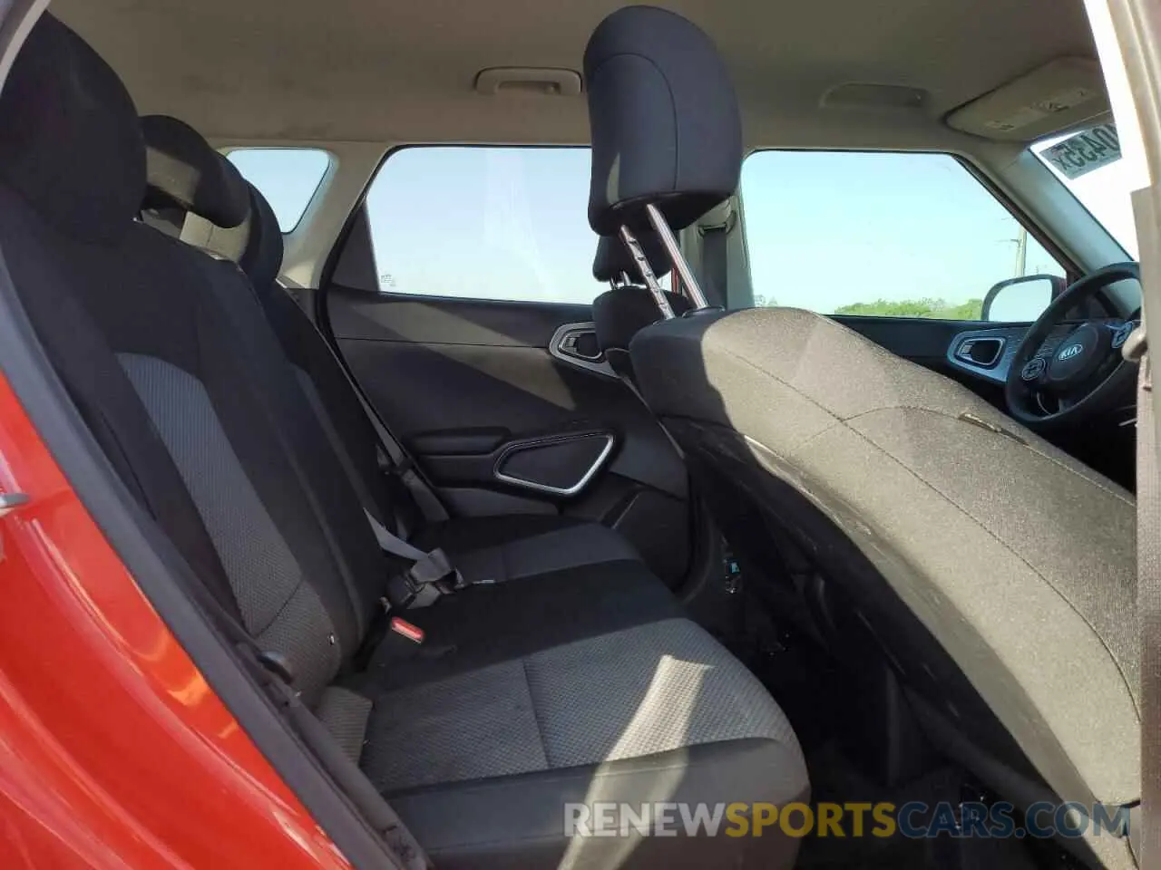 10 fotografías del automóvil dañado KNDJ23AU1L7728794 KIA SOUL 2020