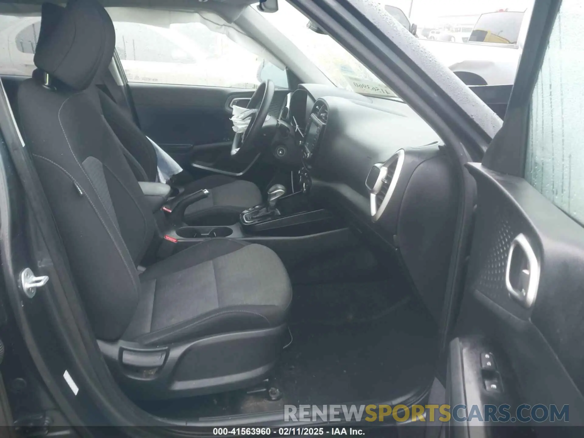 5 fotografías del automóvil dañado KNDJ23AU2L7001180 KIA SOUL 2020