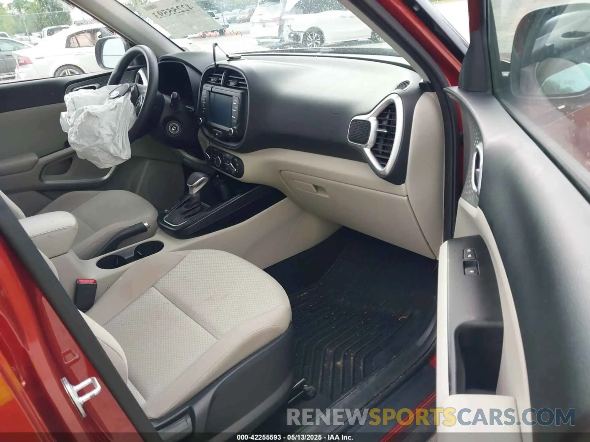 5 fotografías del automóvil dañado KNDJ23AU2L7021767 KIA SOUL 2020