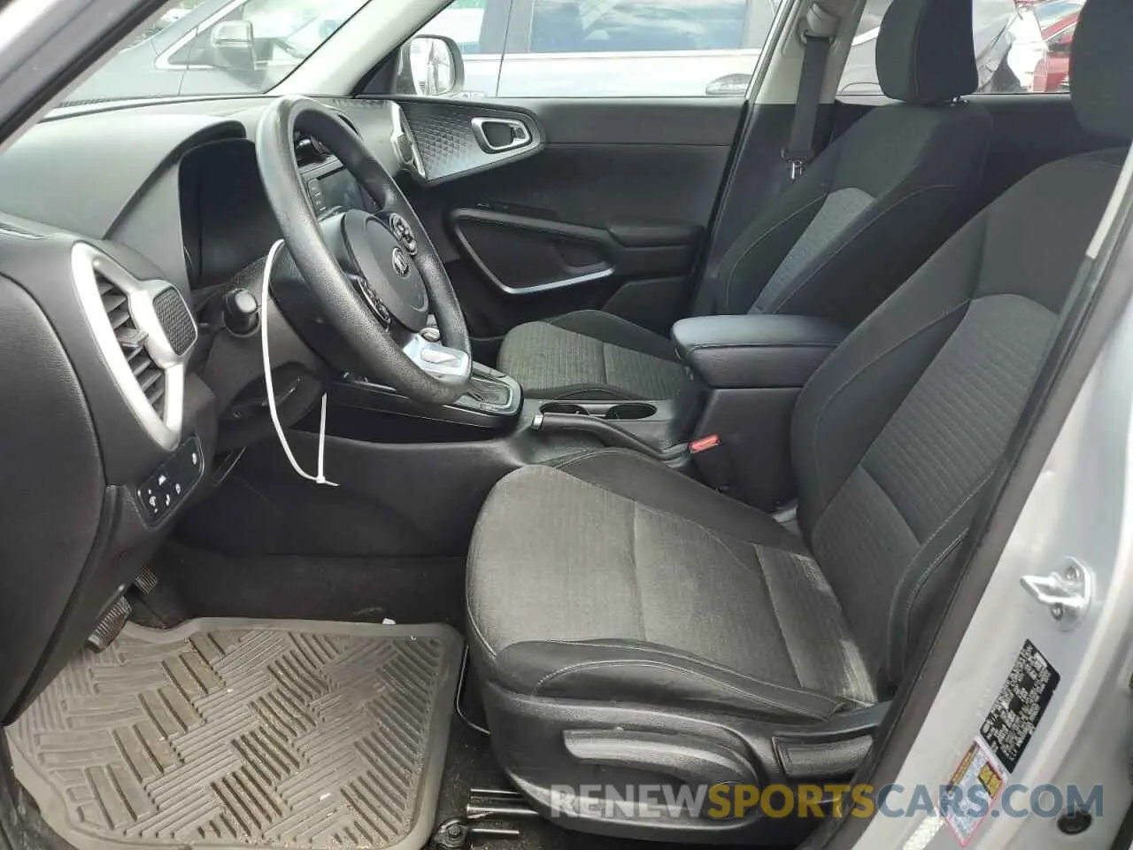 7 fotografías del automóvil dañado KNDJ23AU2L7056311 KIA SOUL 2020